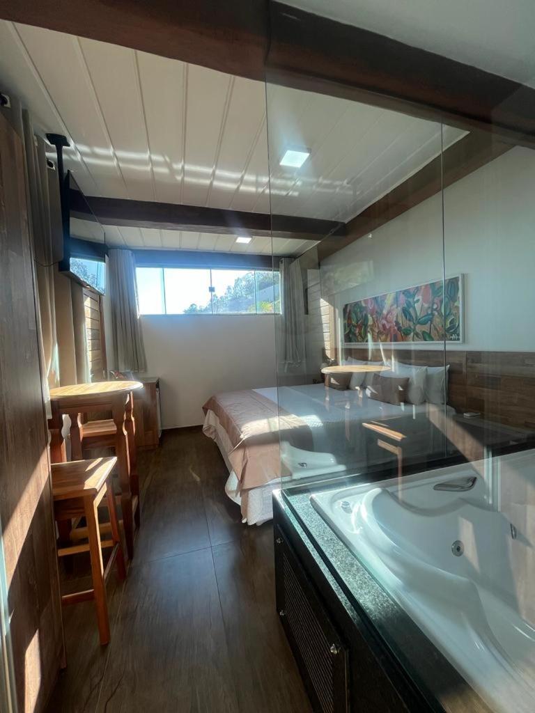 Deluxe Suite with Spa Bath - Photo 3
