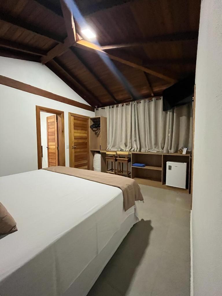 King Suite with Balcony - Photo 3
