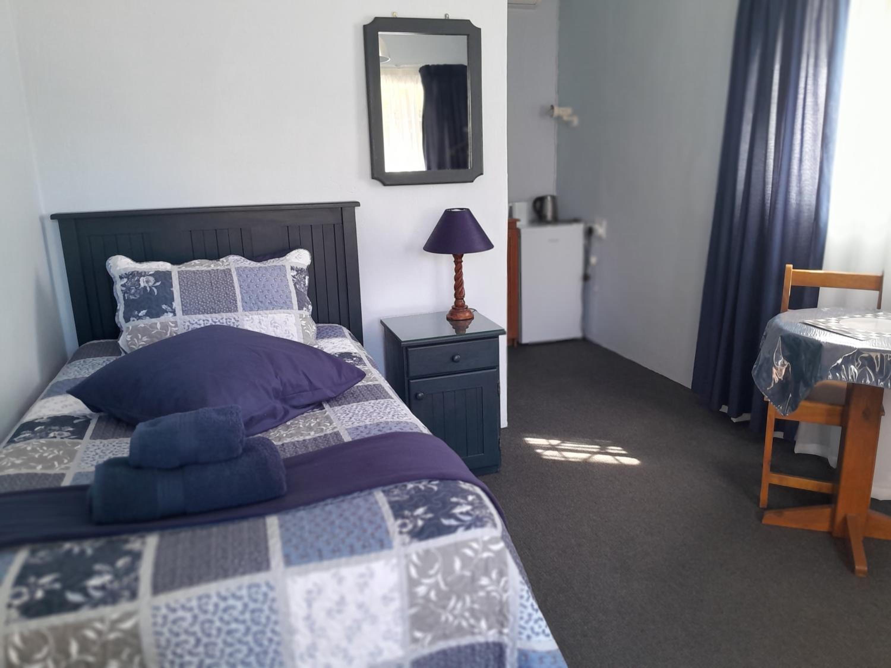 Budget Single Room photo 3