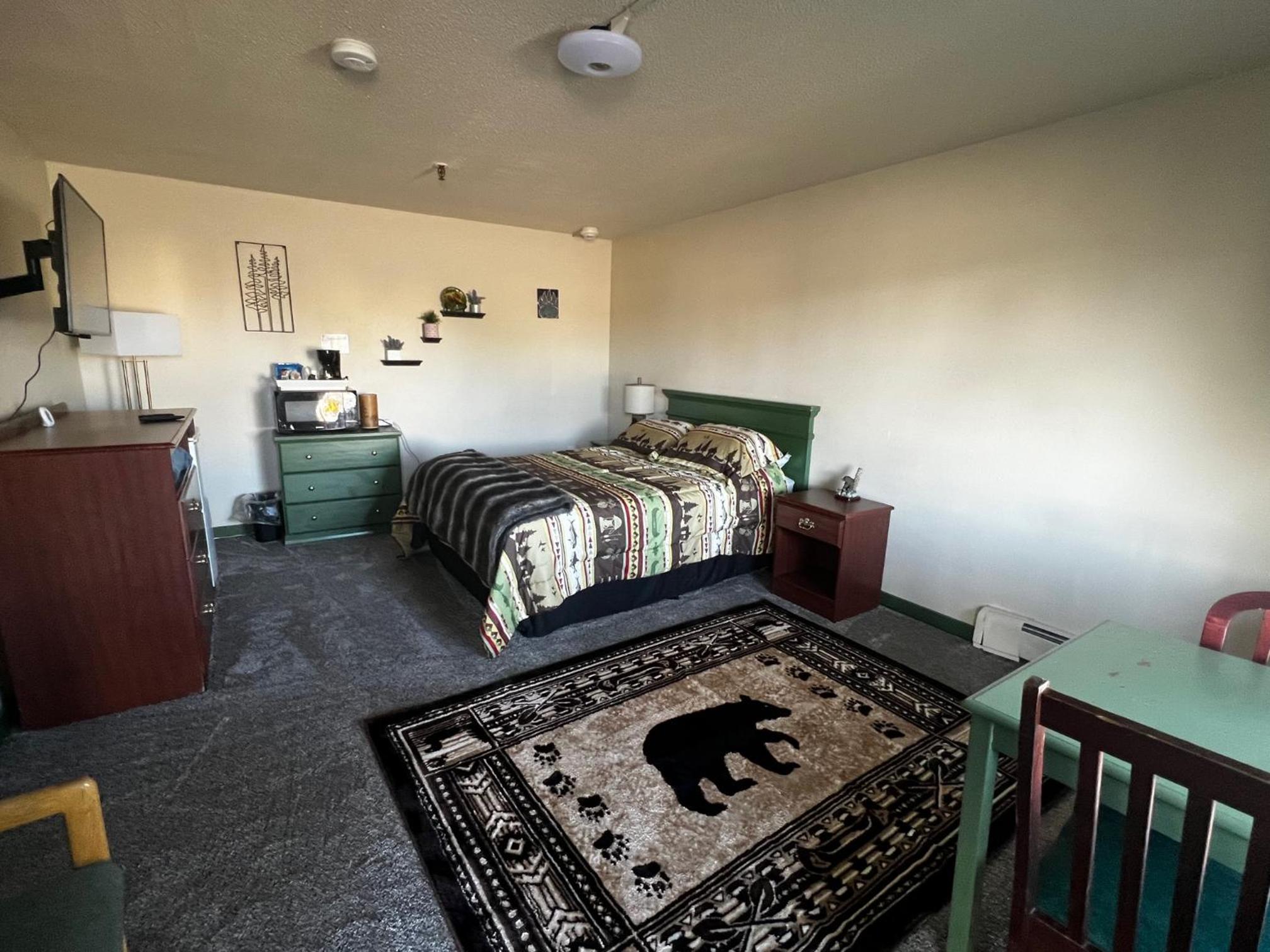 Deluxe Queen Suite photo 1