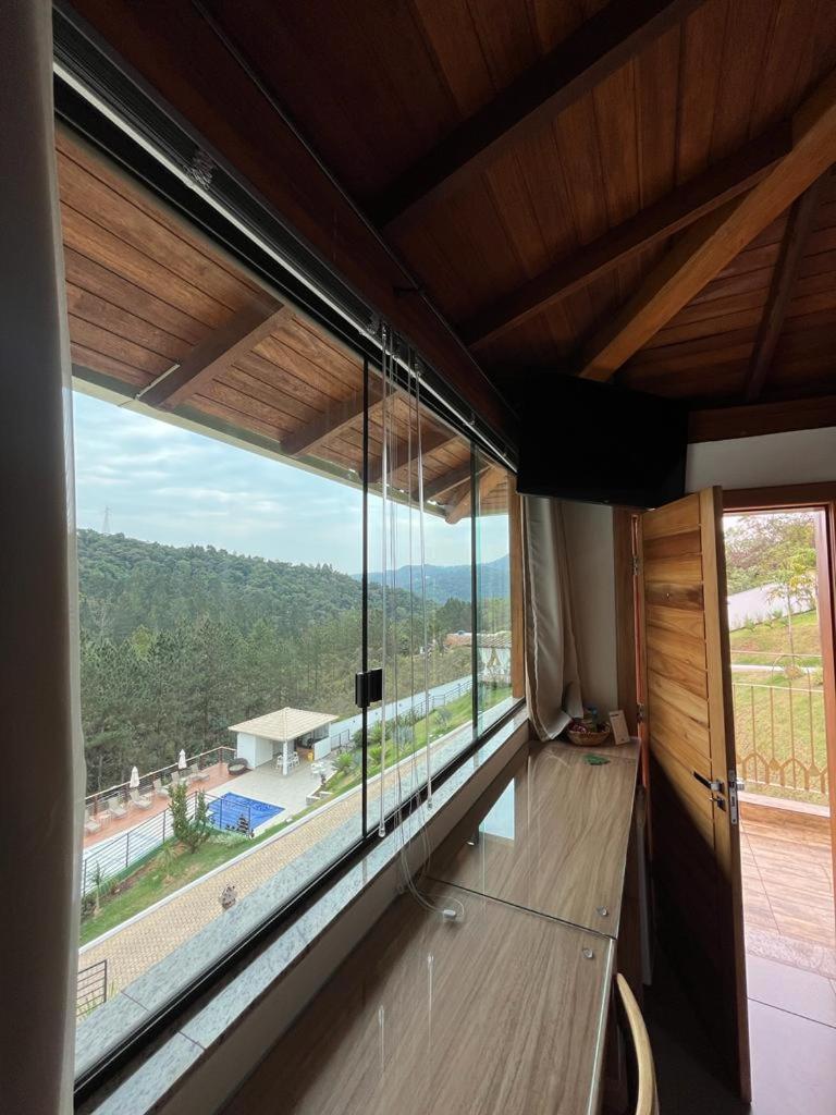 King Suite with Balcony - Photo 4
