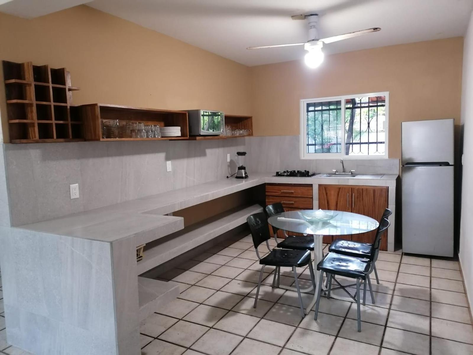 Seven-Bedroom House photo 2