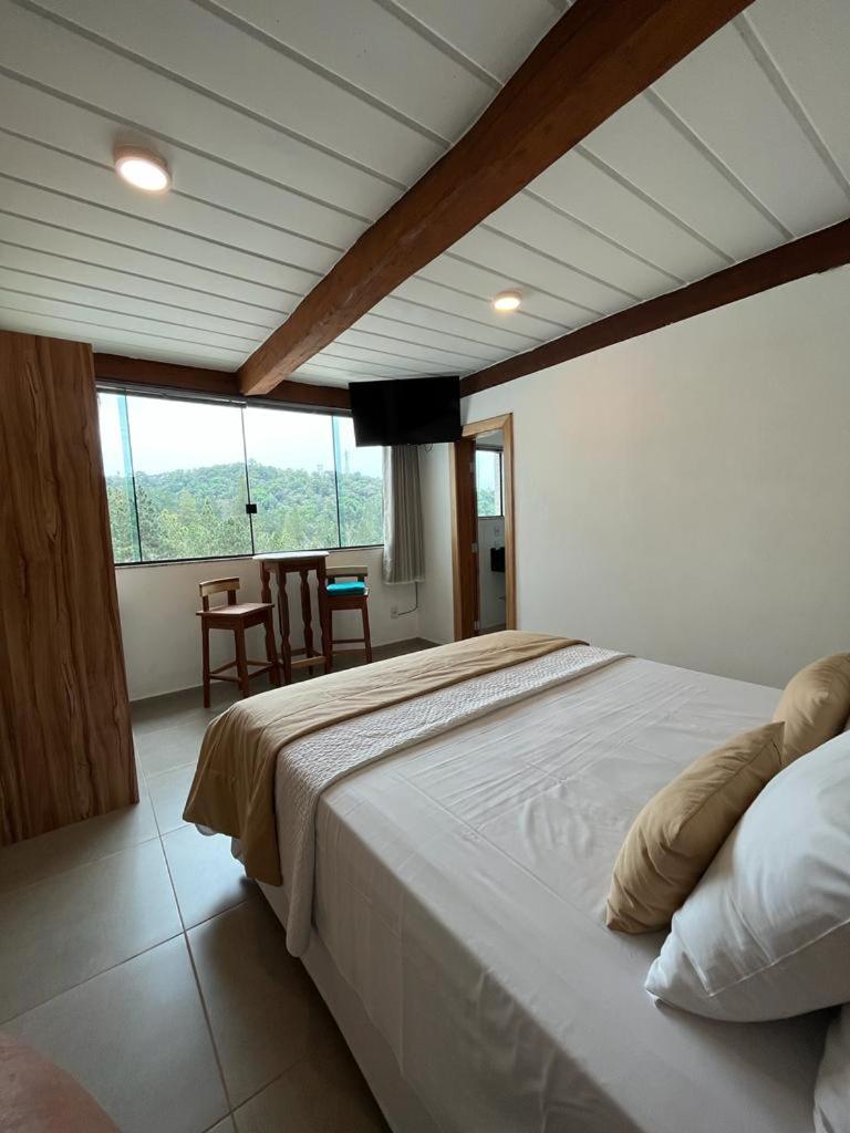 Deluxe Queen Suite - Photo 3