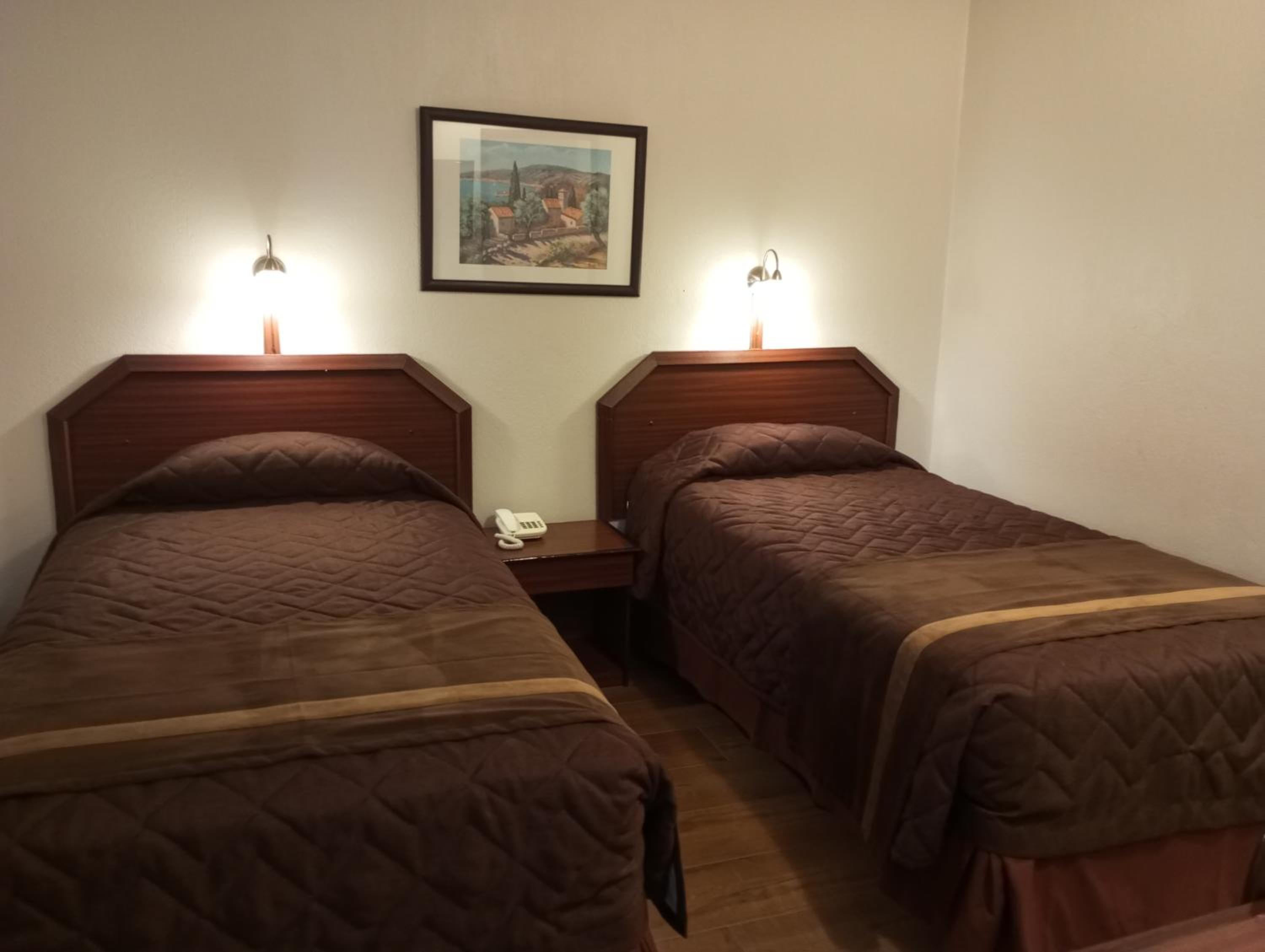 Twin Room - Photo 4