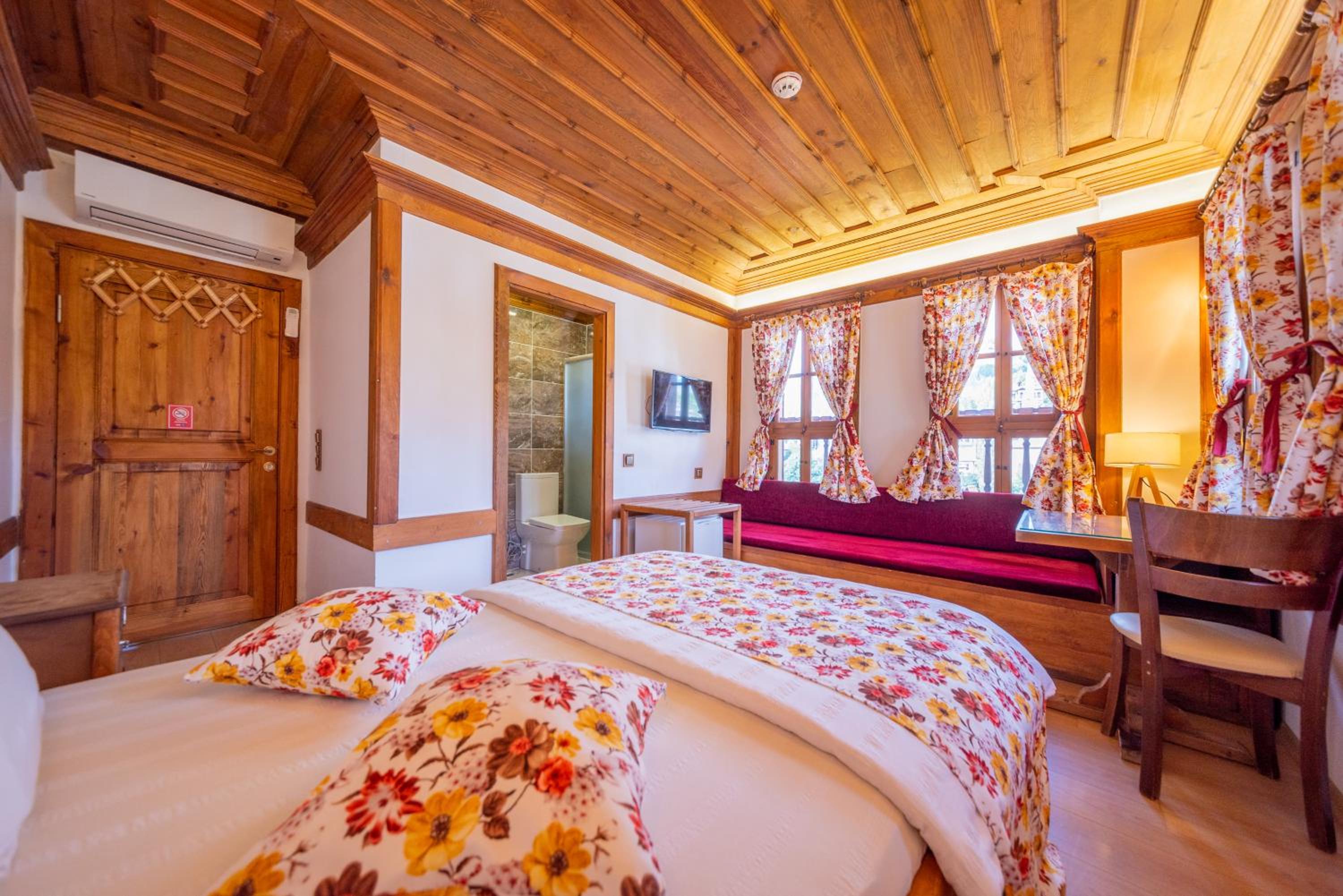Double or Twin Room - Photo 9
