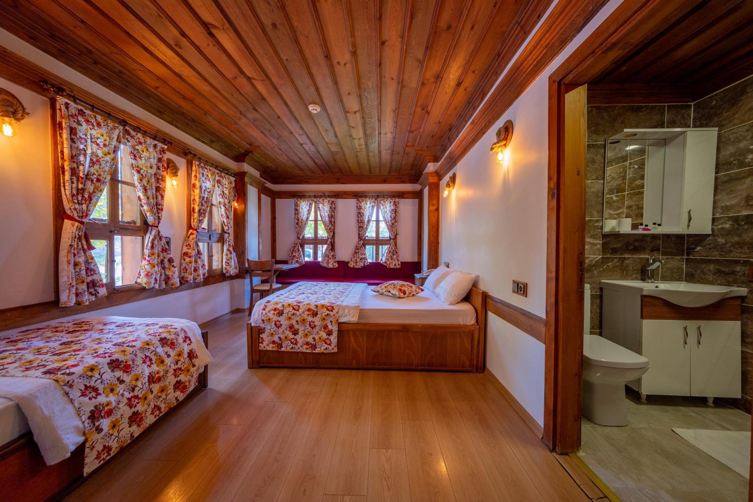 Double or Twin Room - Photo 10