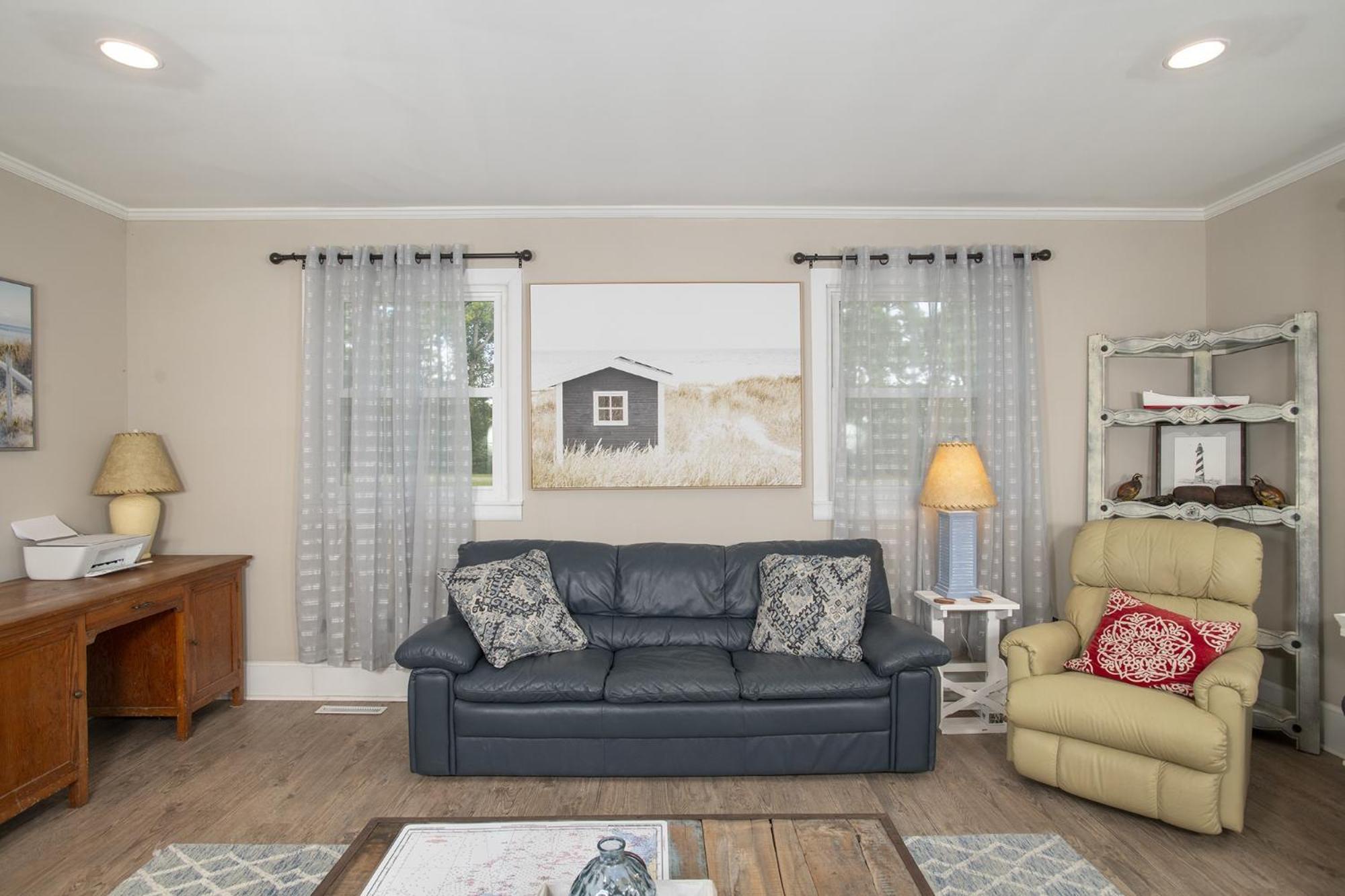 Five-Bedroom House photo 1