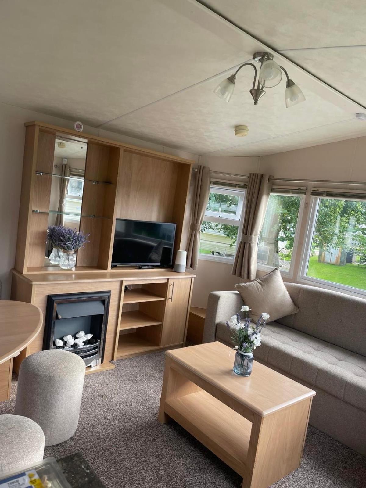 Three-Bedroom House photo 2