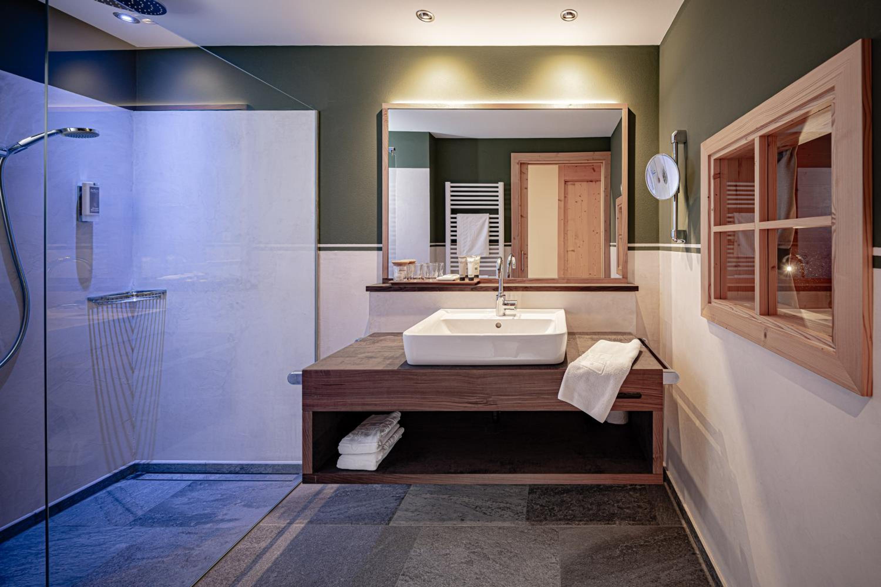 Standard Suite - Photo 4