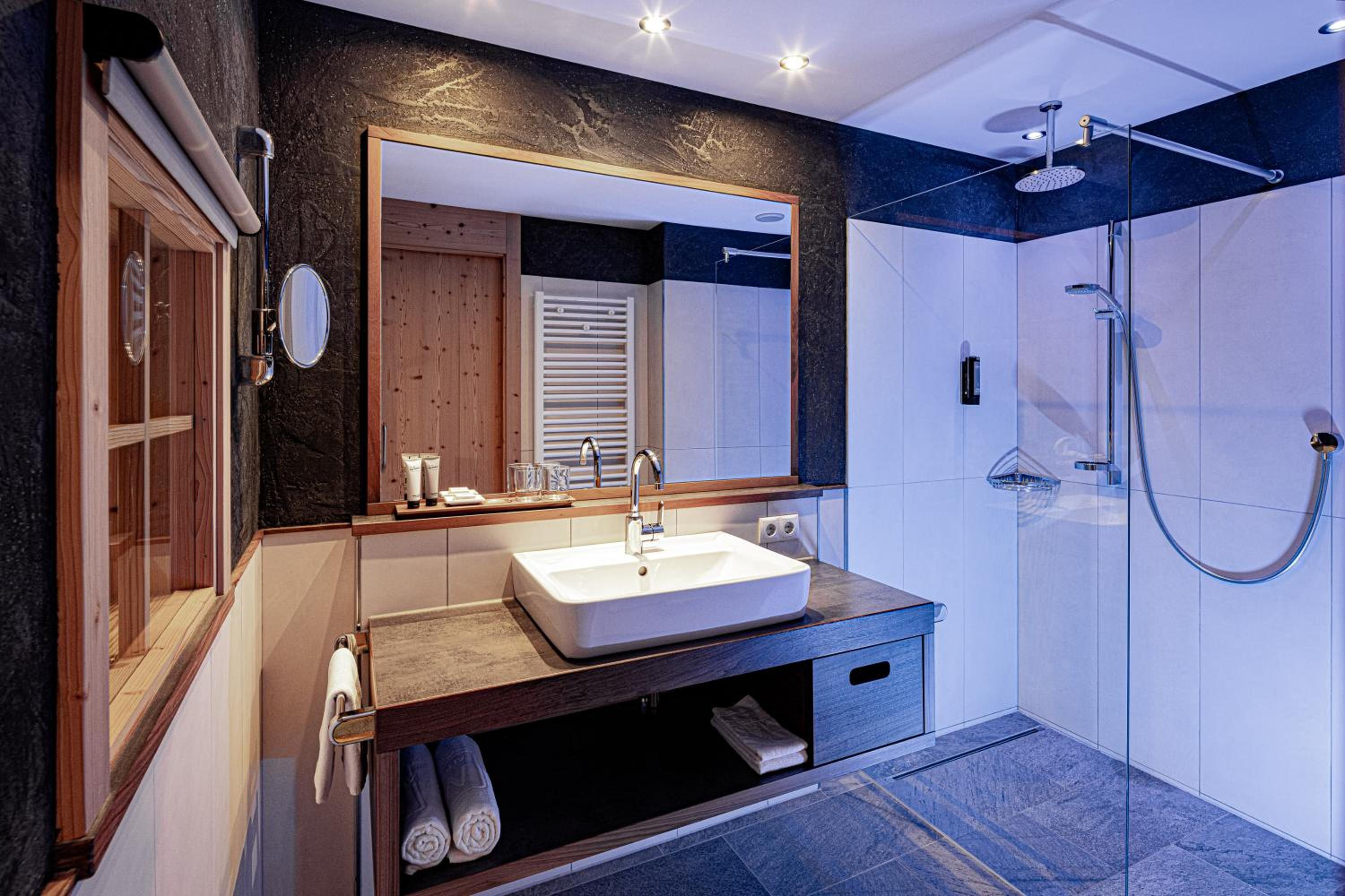 Standard Suite - Photo 2