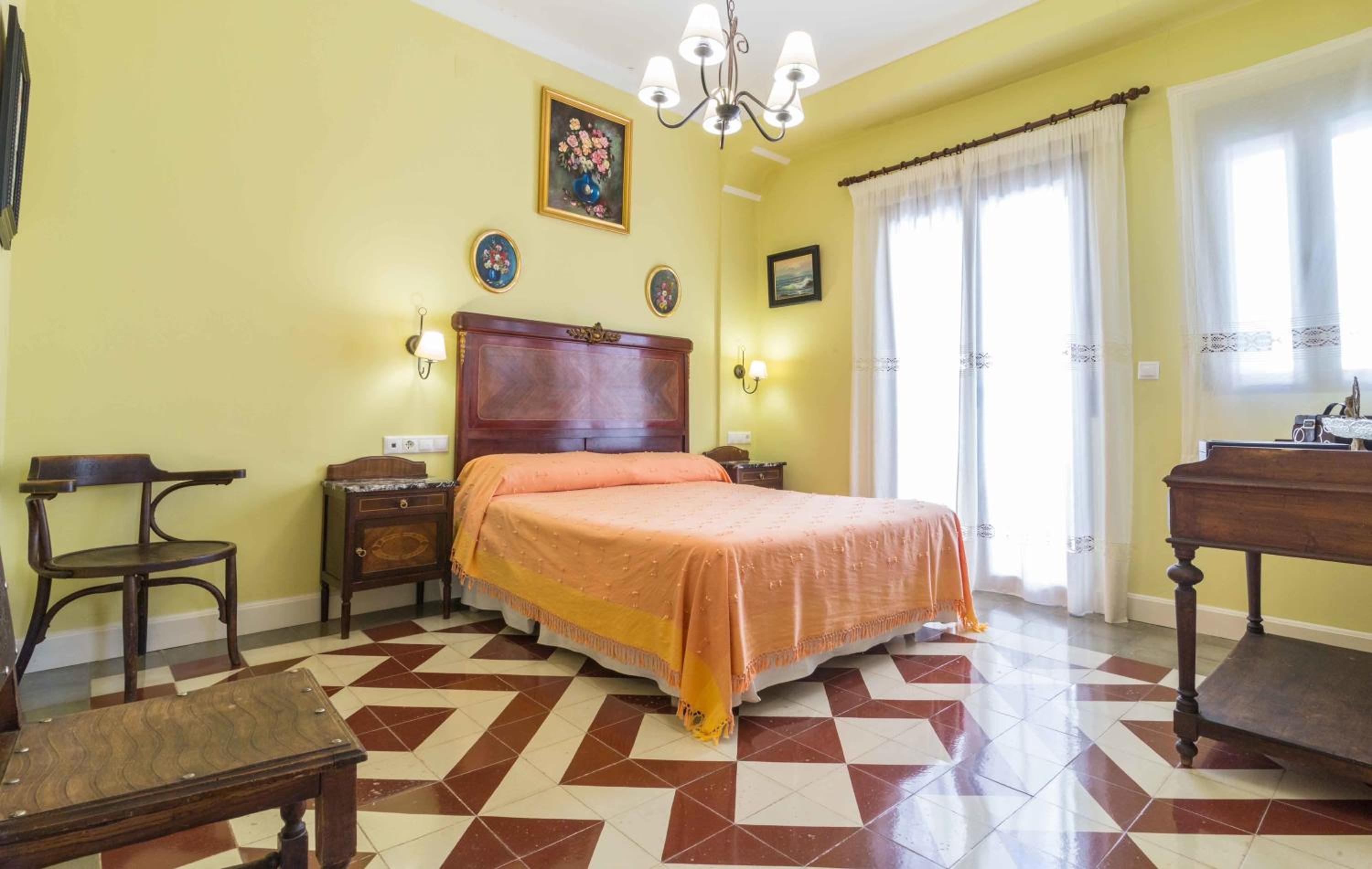 Two-Bedroom Apartment - Photo 7