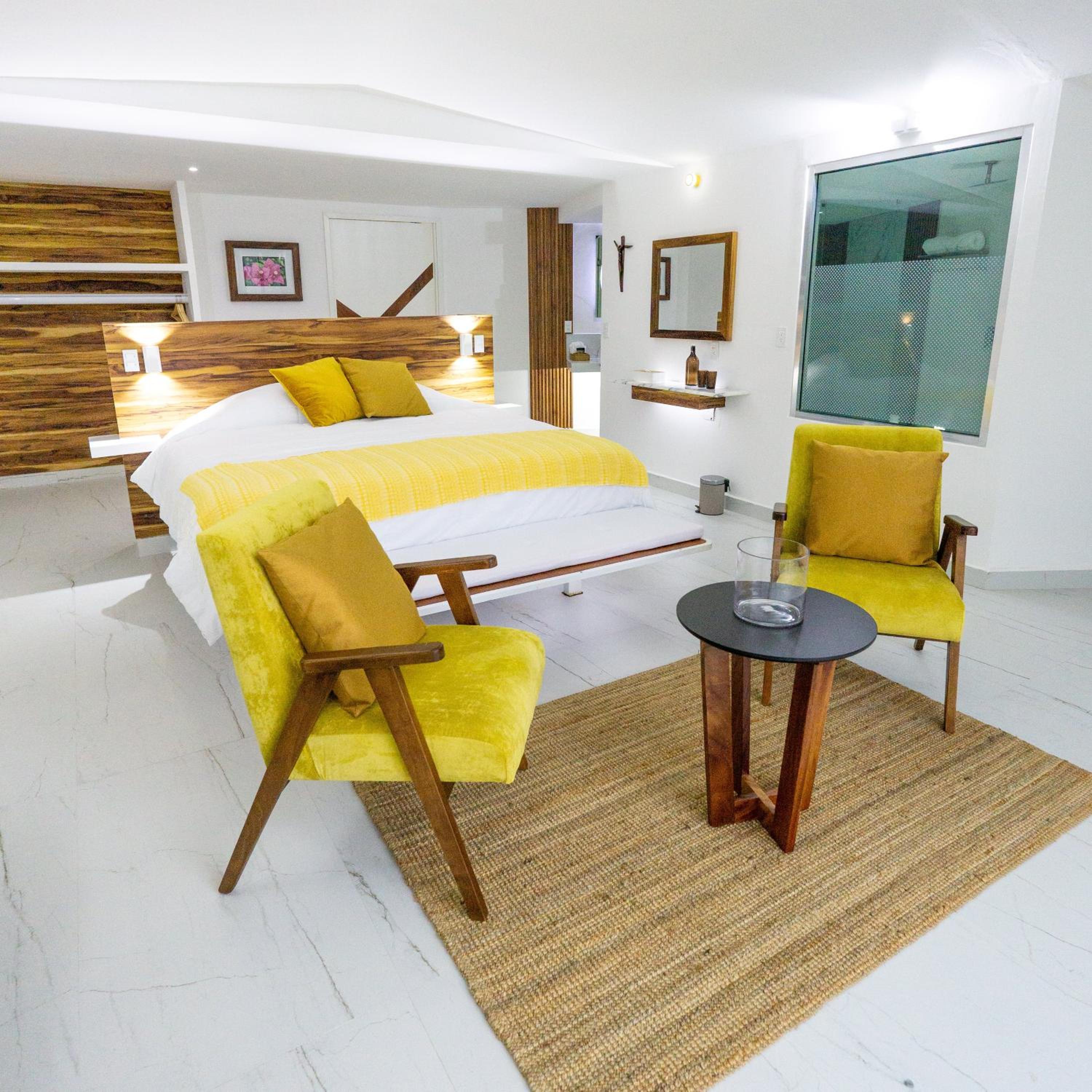 Queen Room with Balcony photo 1