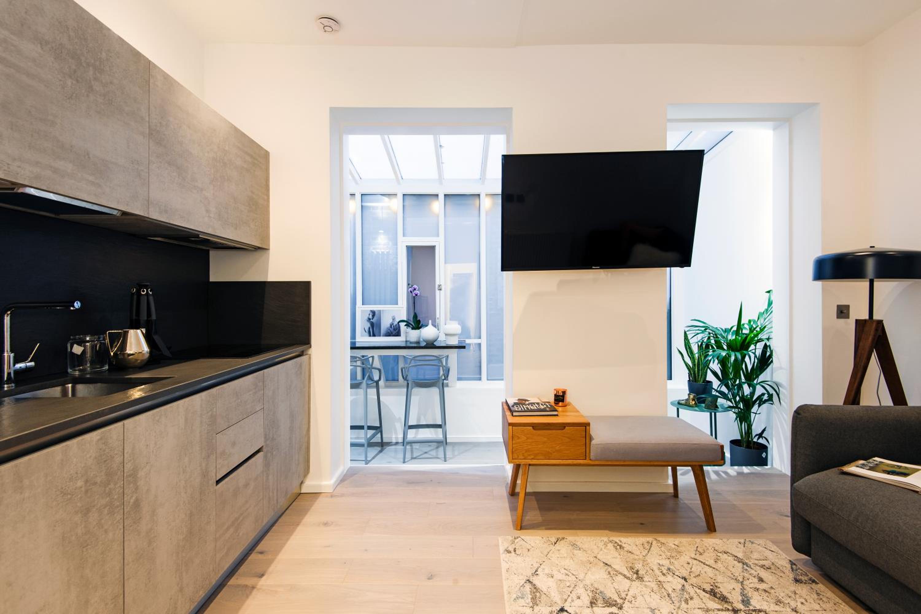 One-Bedroom Apartment photo 2
