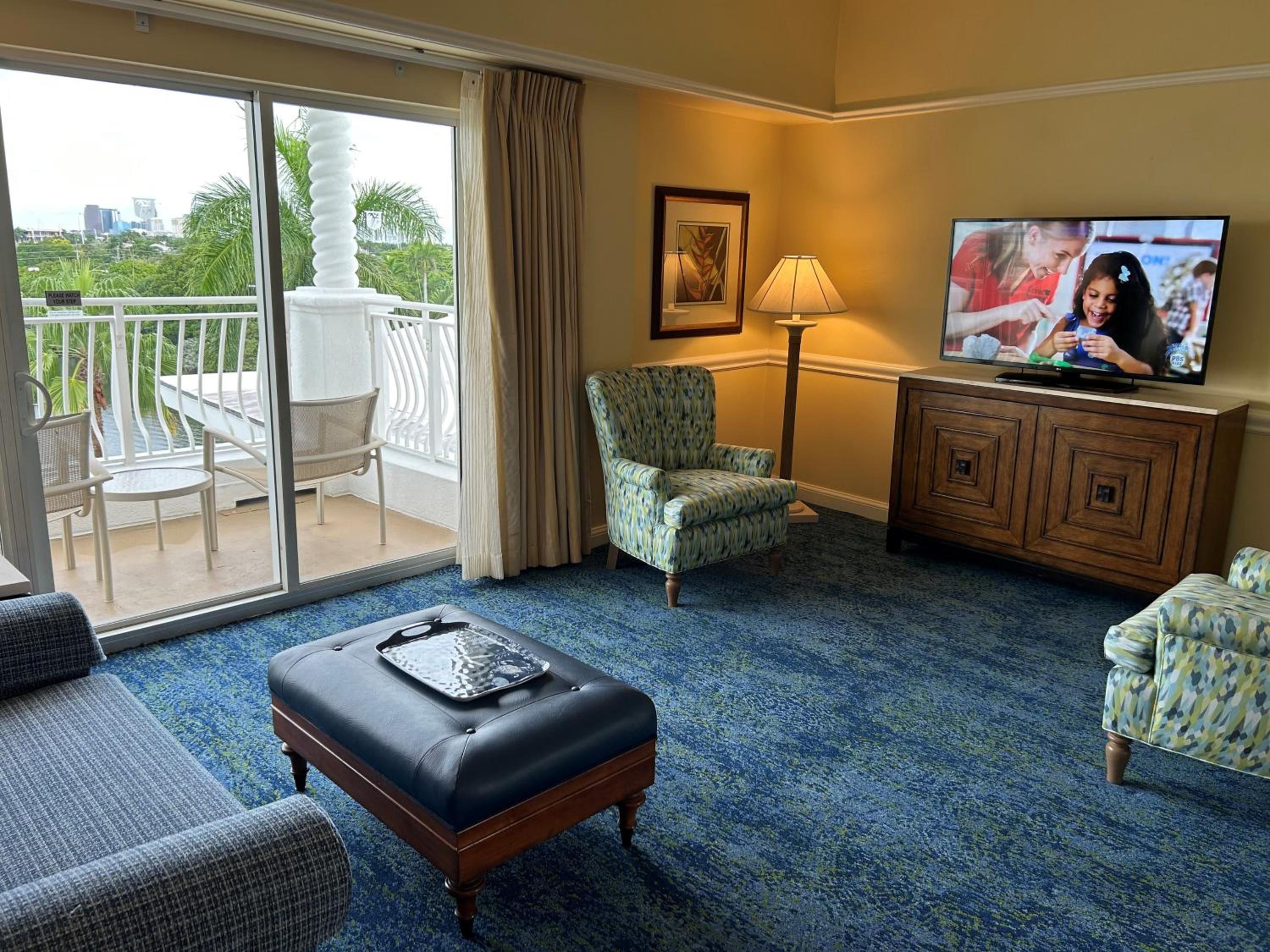 Executive Suite - Photo 2