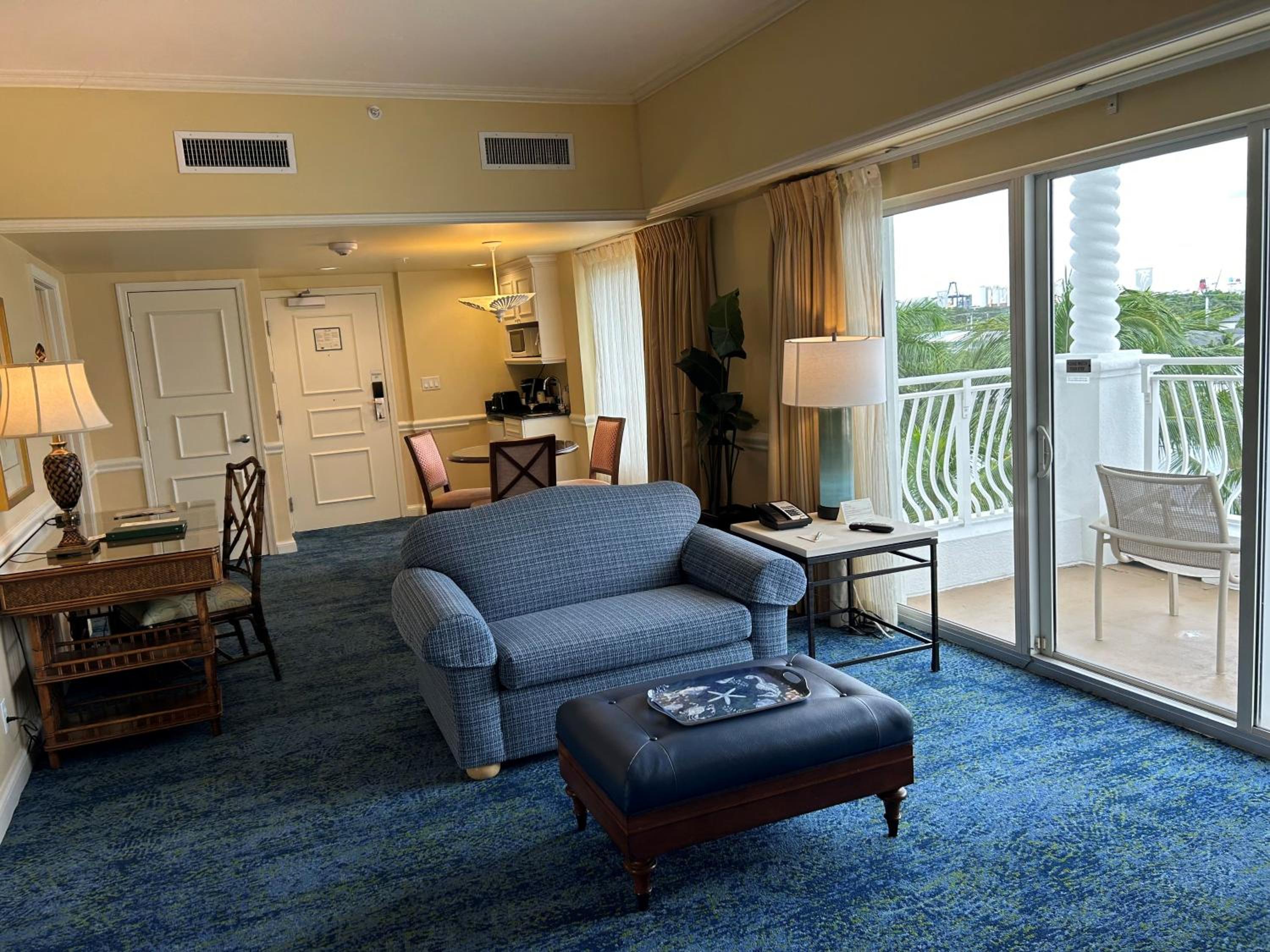 Executive Suite - Photo 3