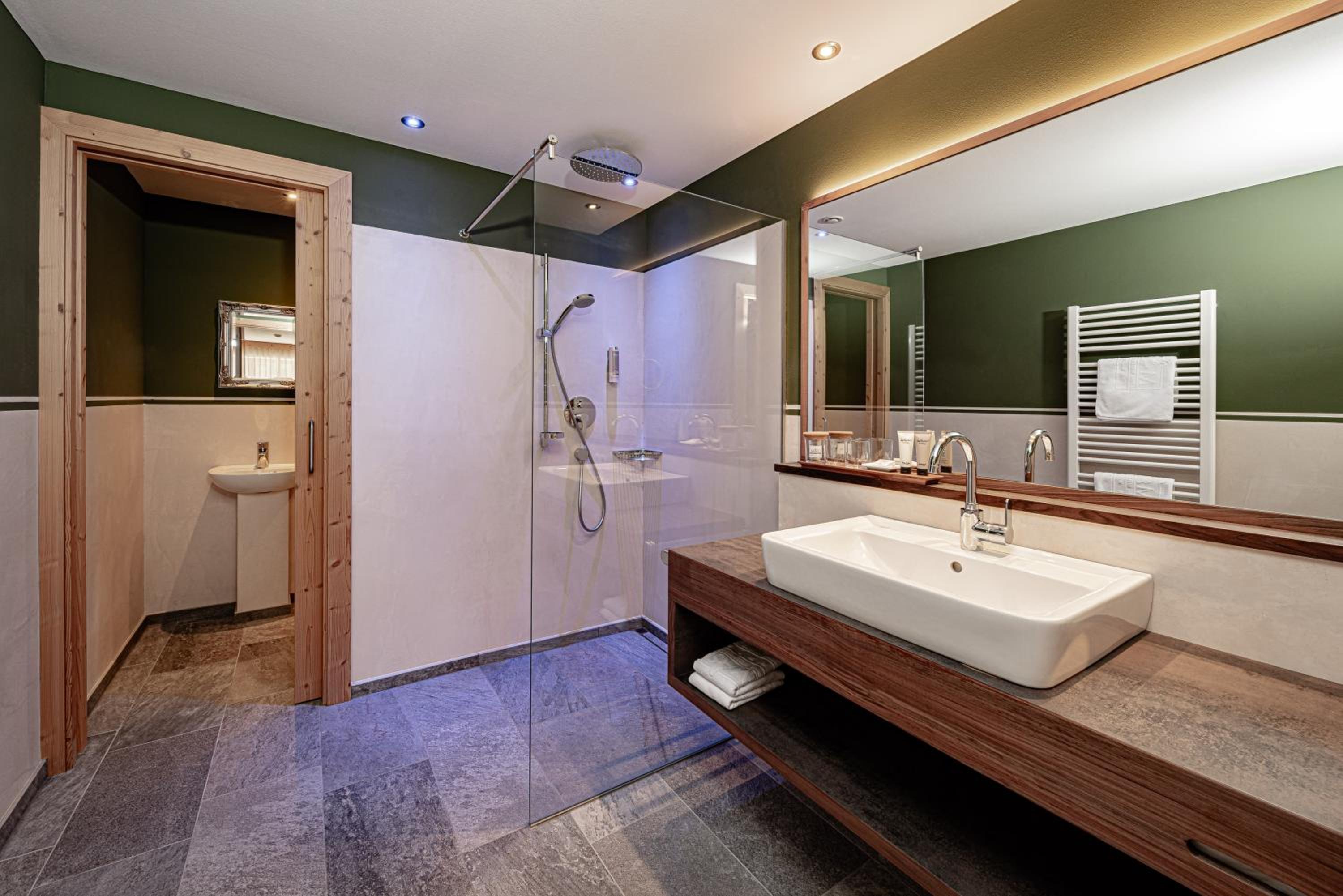Deluxe Suite with Garden View - Photo 2