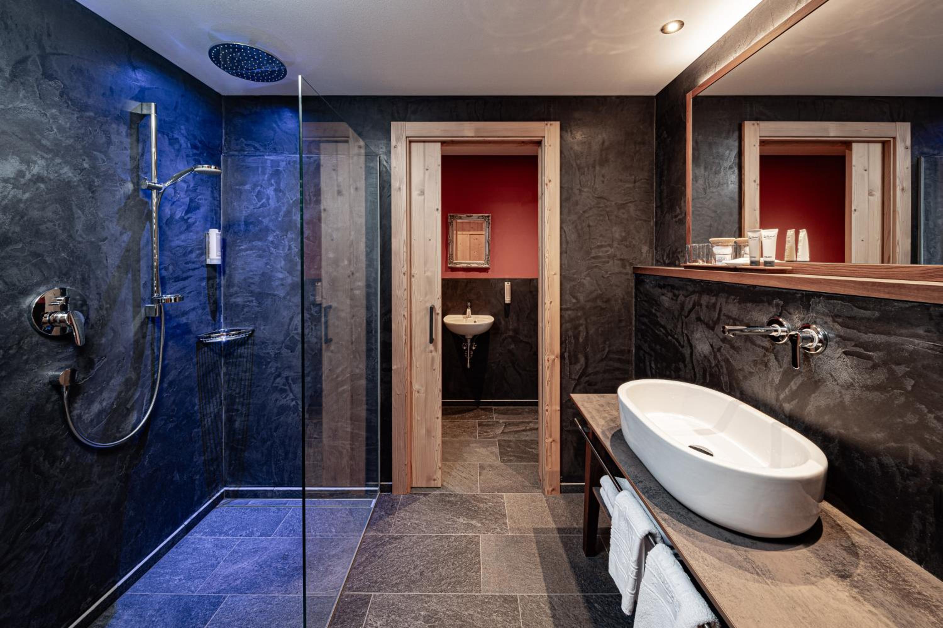 Deluxe Suite with Mountain View - Photo 3