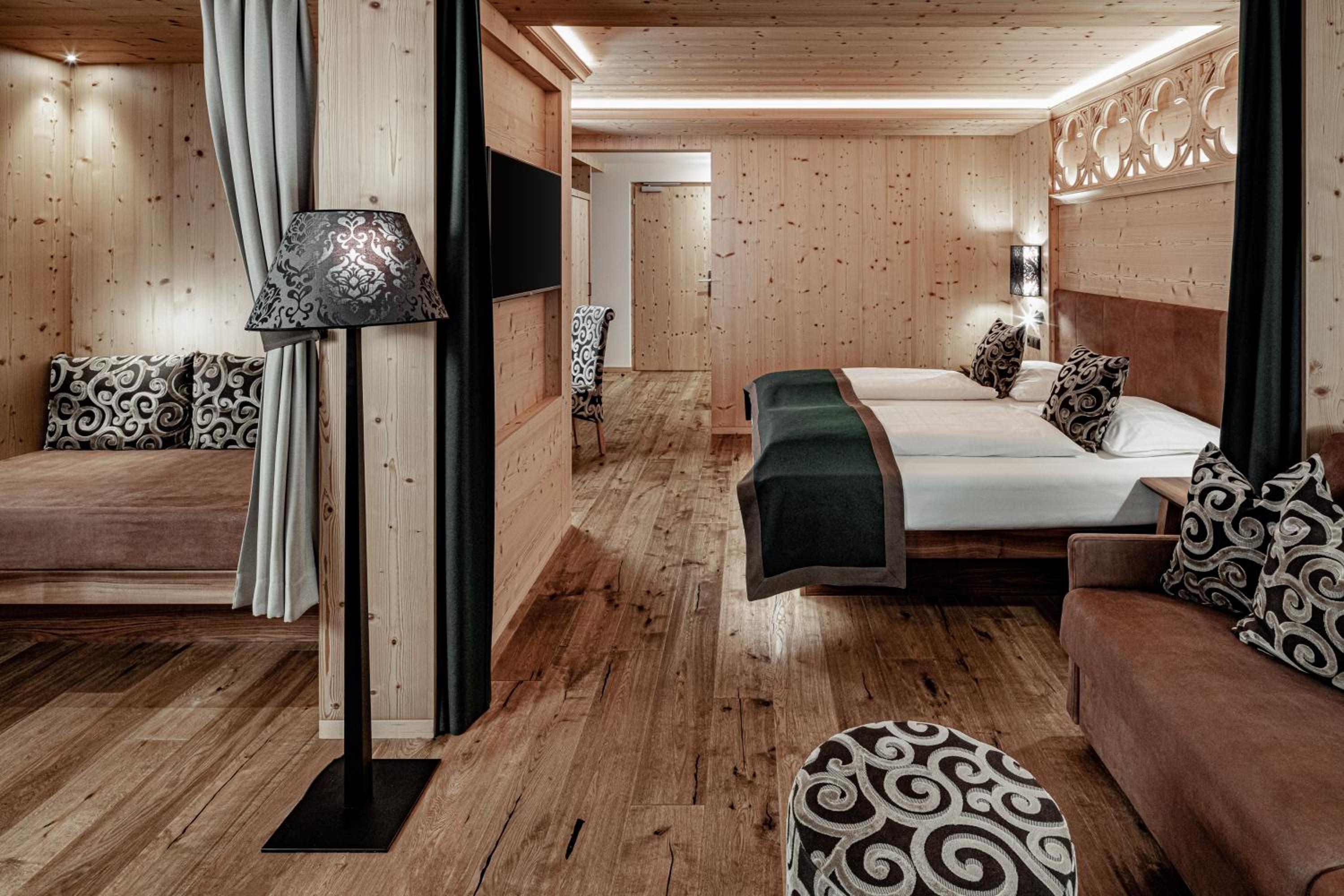 Deluxe Suite with Mountain View - Photo 1