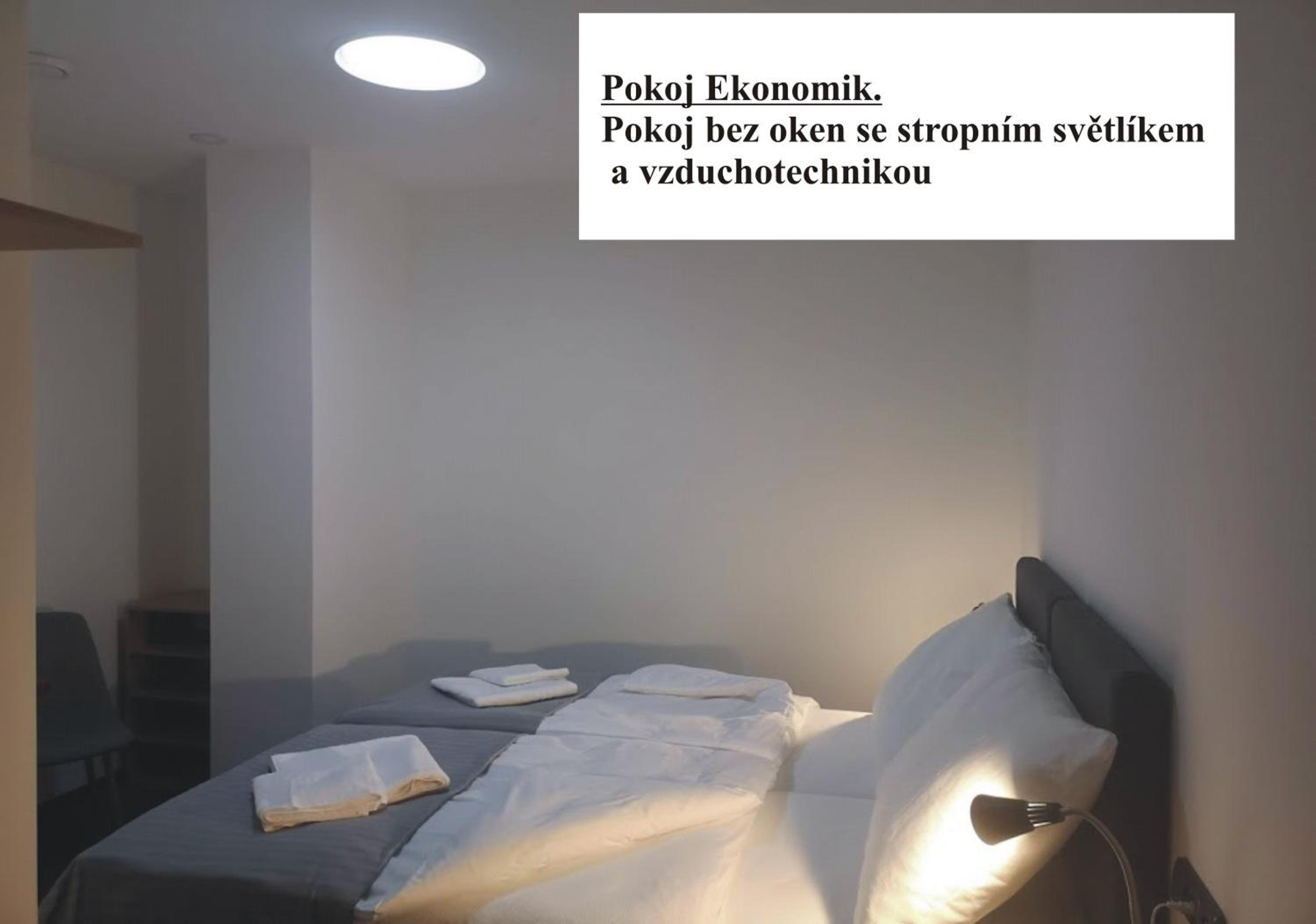 Economy Twin Room photo 3