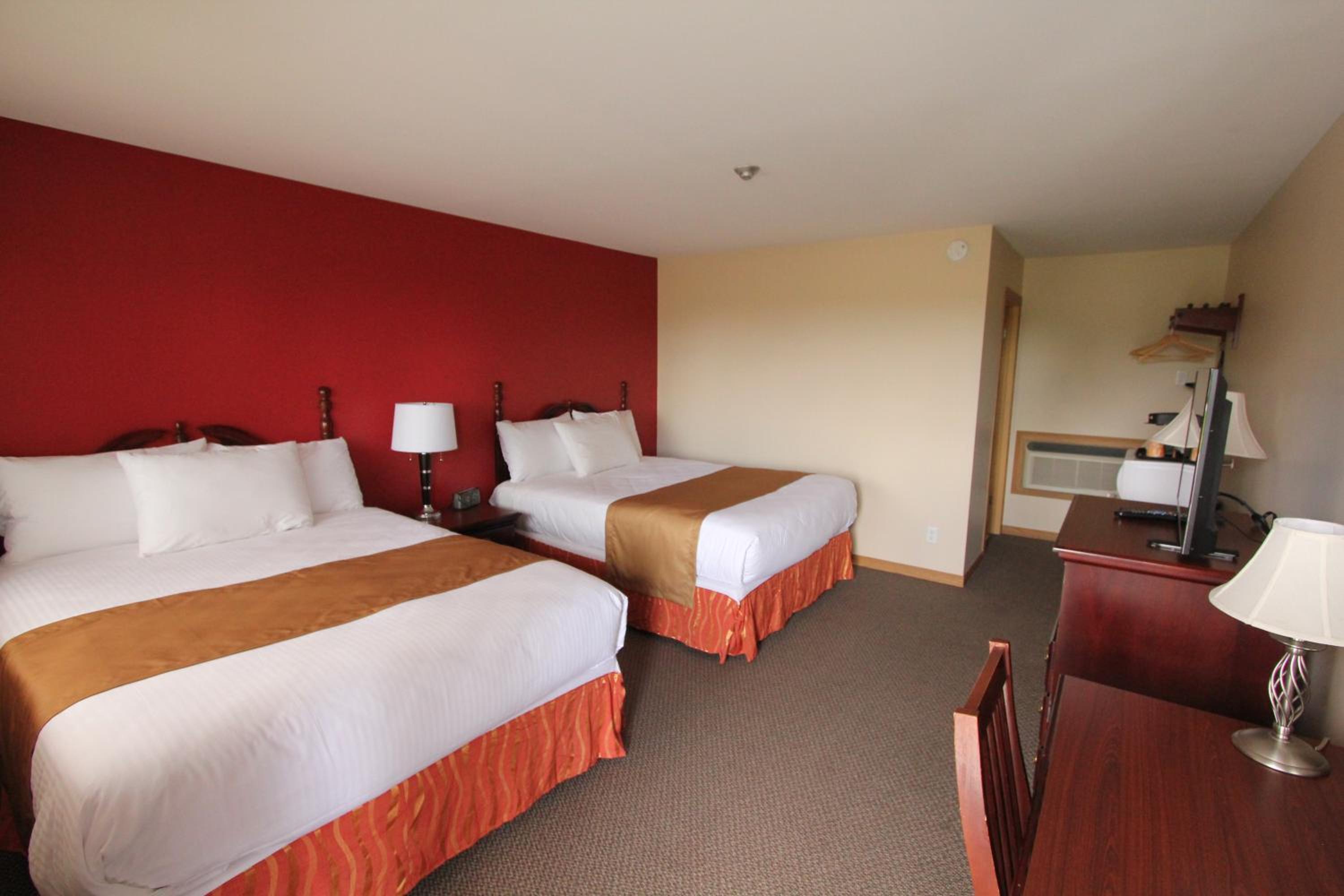 Queen Room with Two Queen Beds photo 2