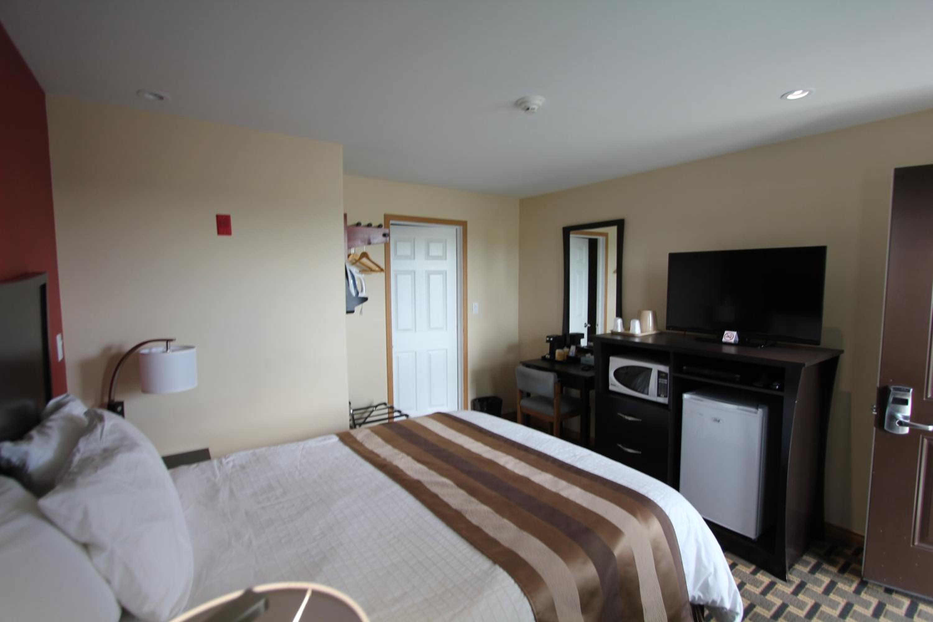 Queen Room photo 1