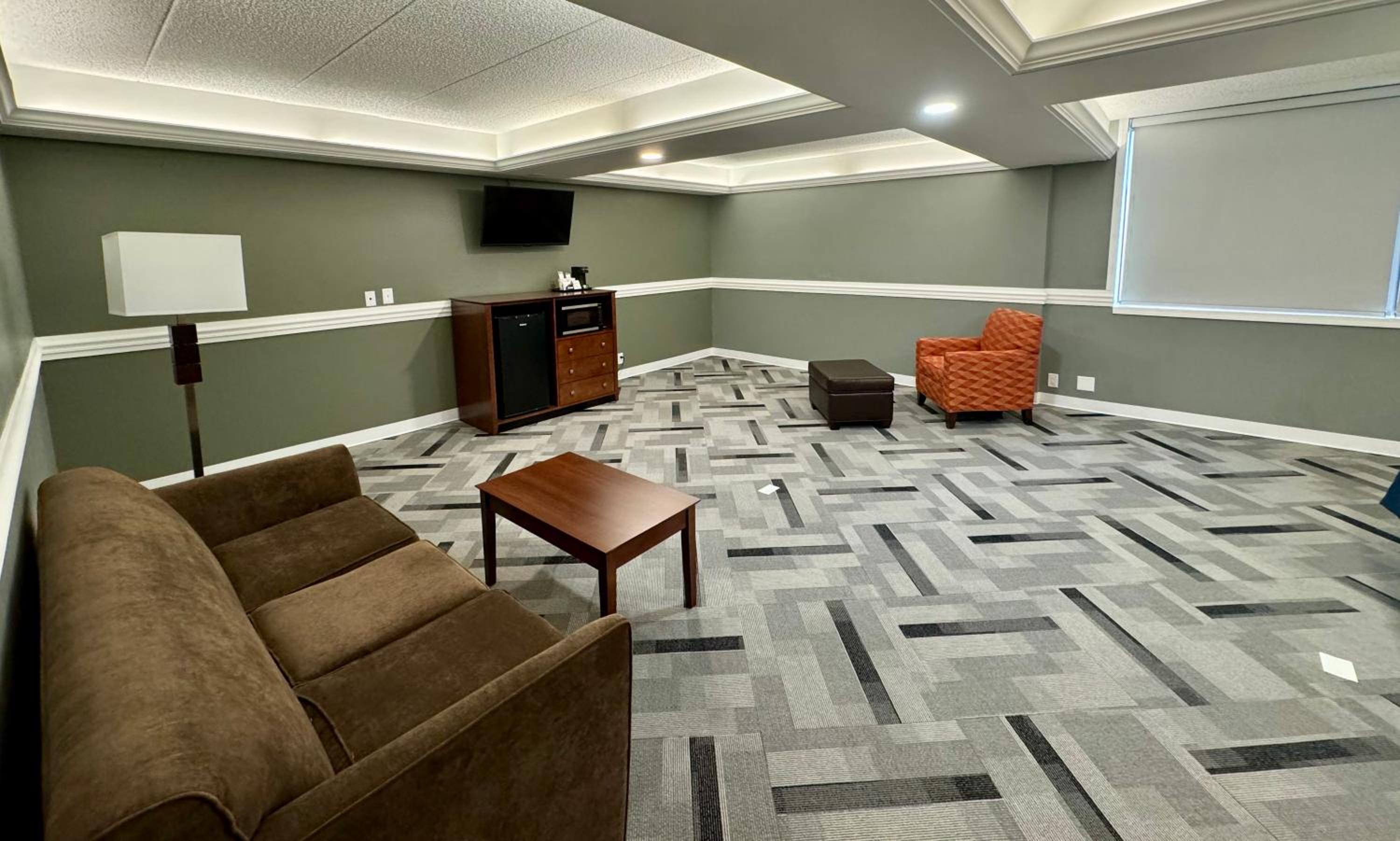 Large King Room - Non-Smoking - Photo 3