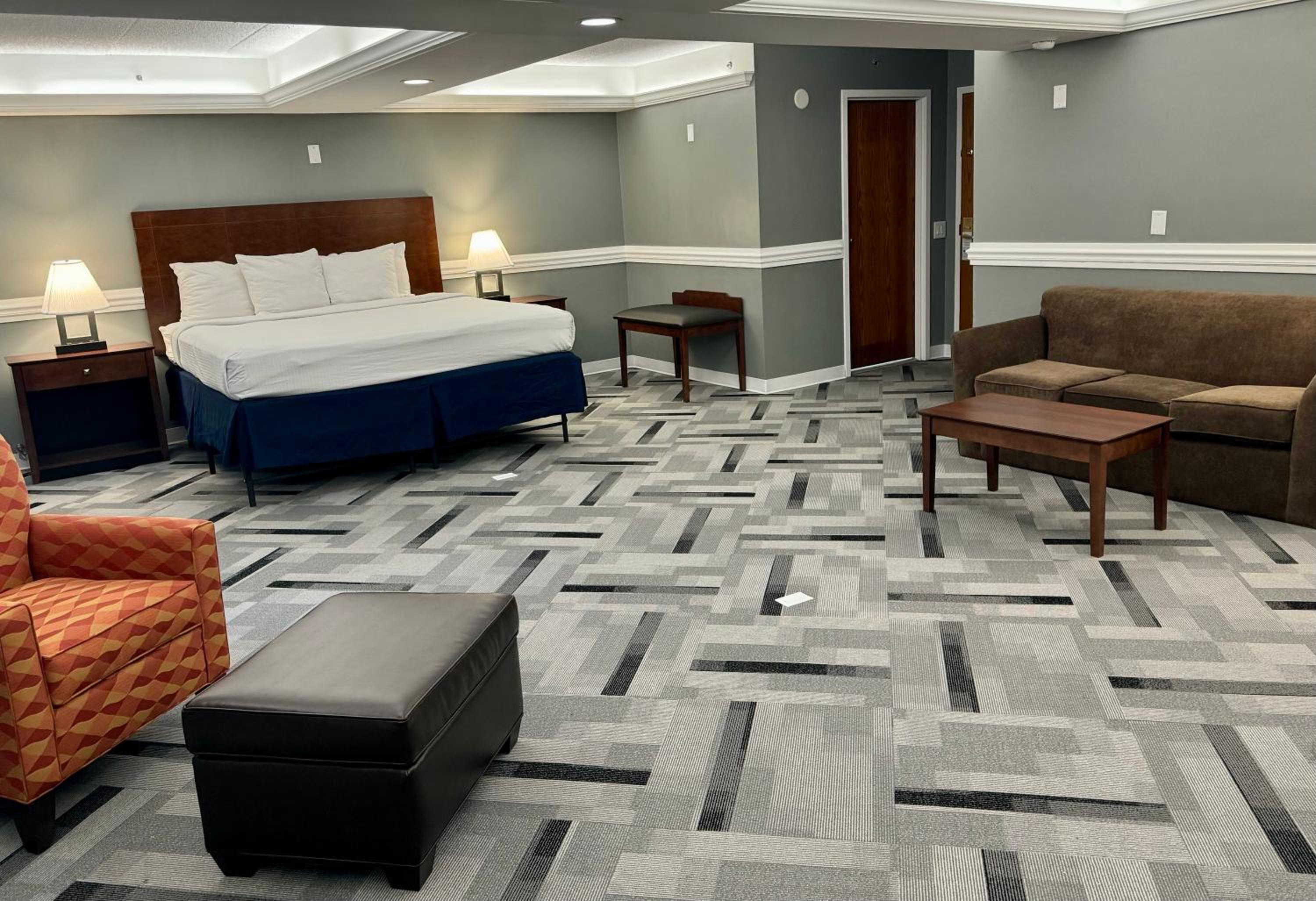 Large King Room - Non-Smoking - Photo 11