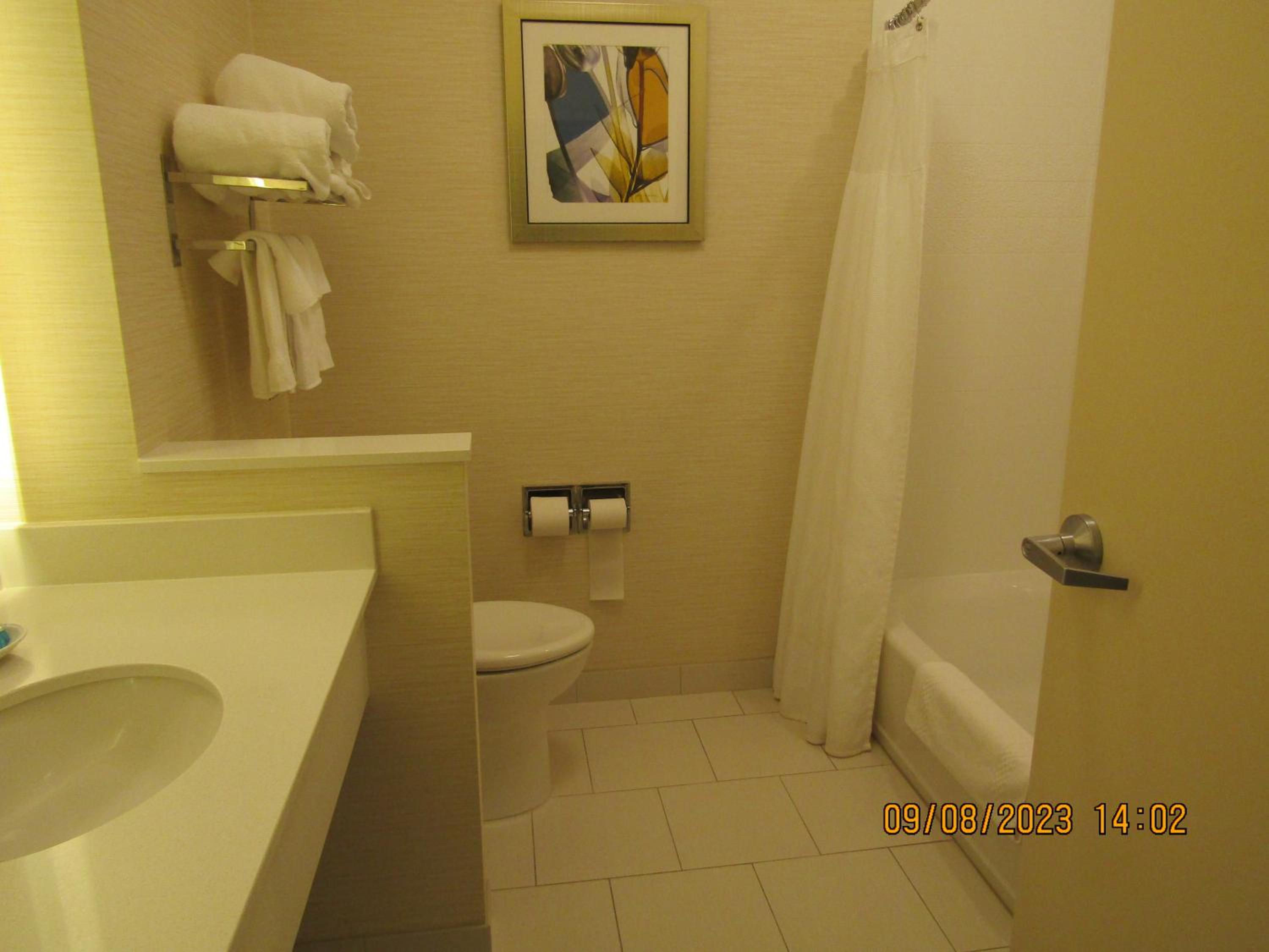 Queen Room with Two Queen Beds photo 2