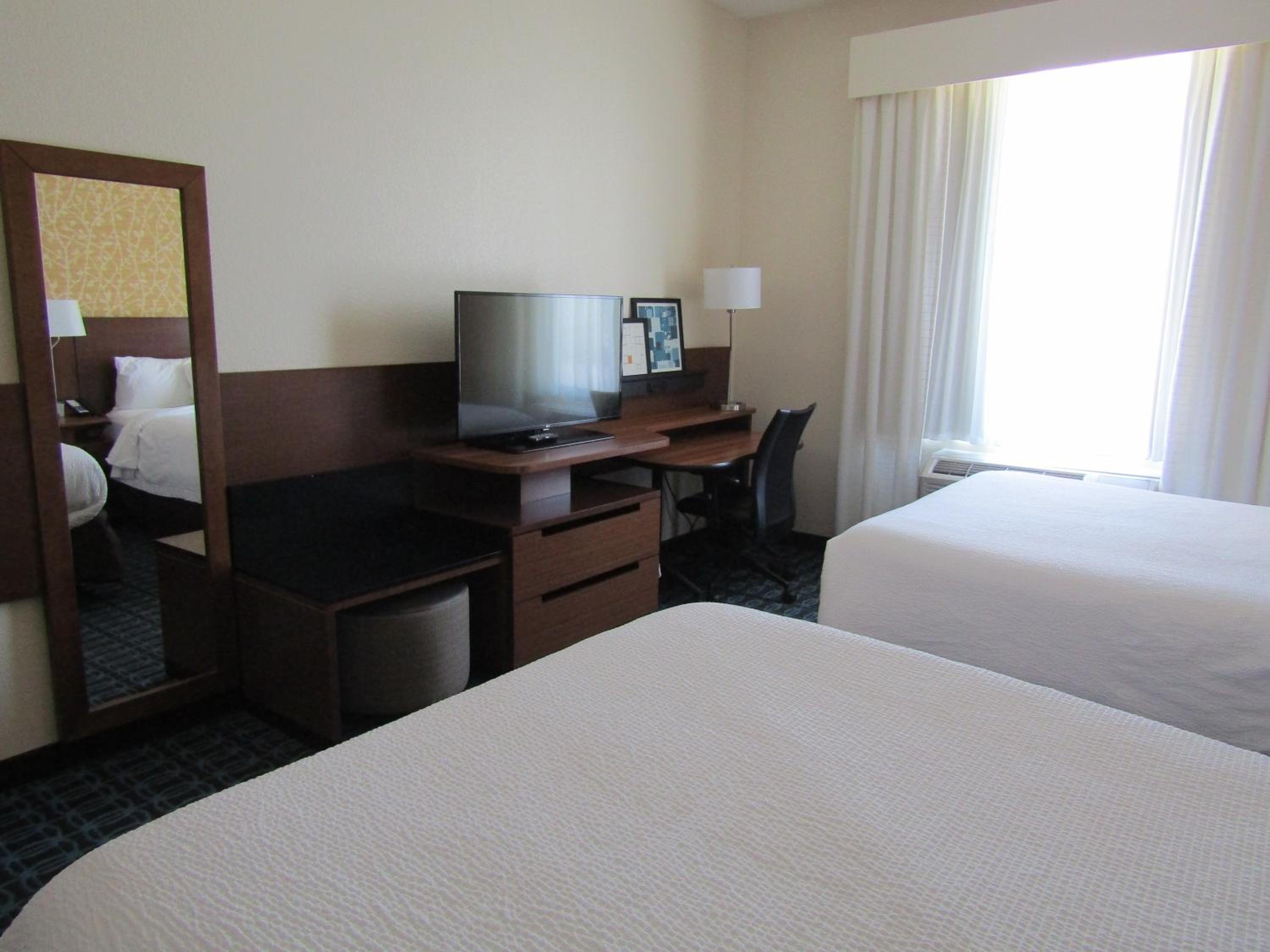 Queen Room with Two Queen Beds photo 1