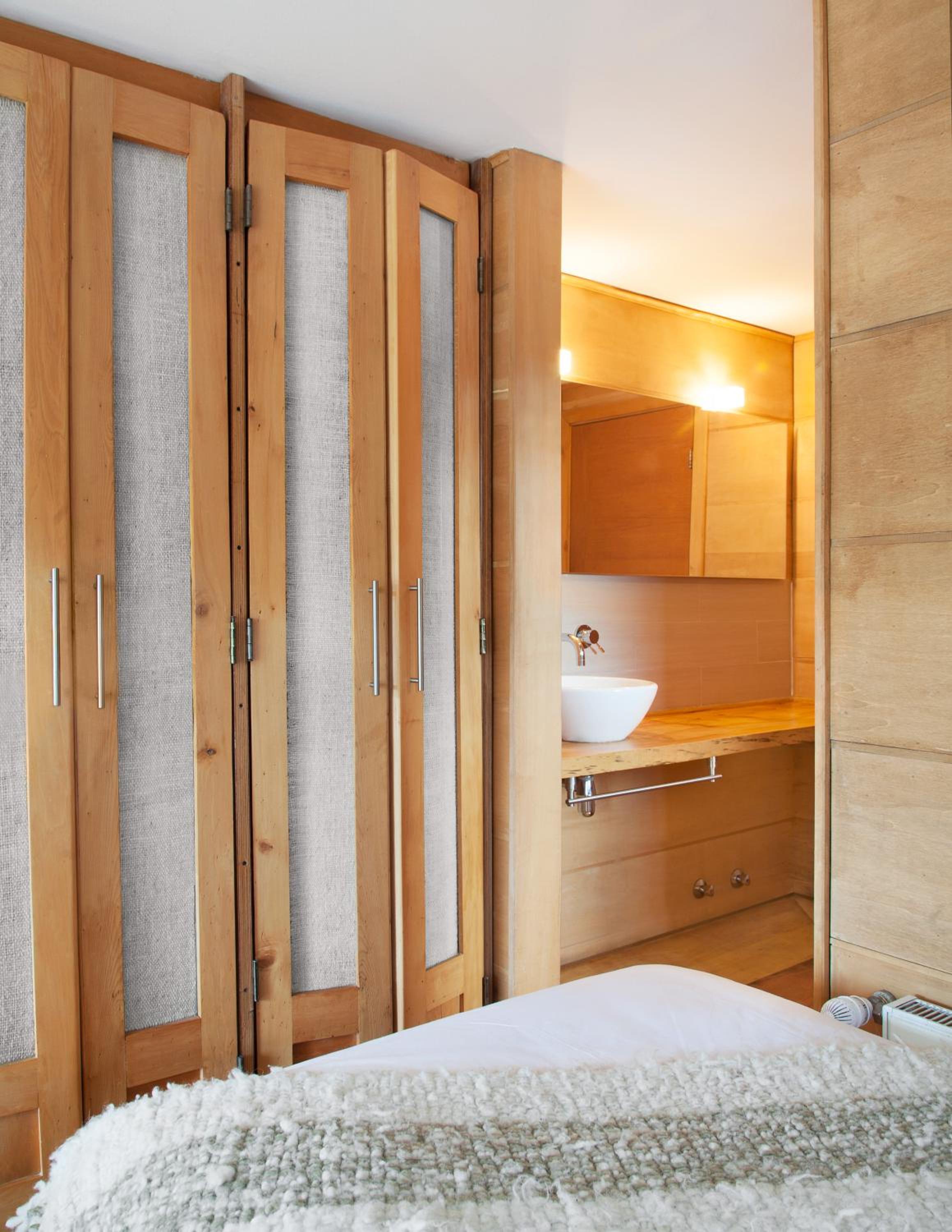 Double Room with Extra Bed and Balcony with Street View photo 1