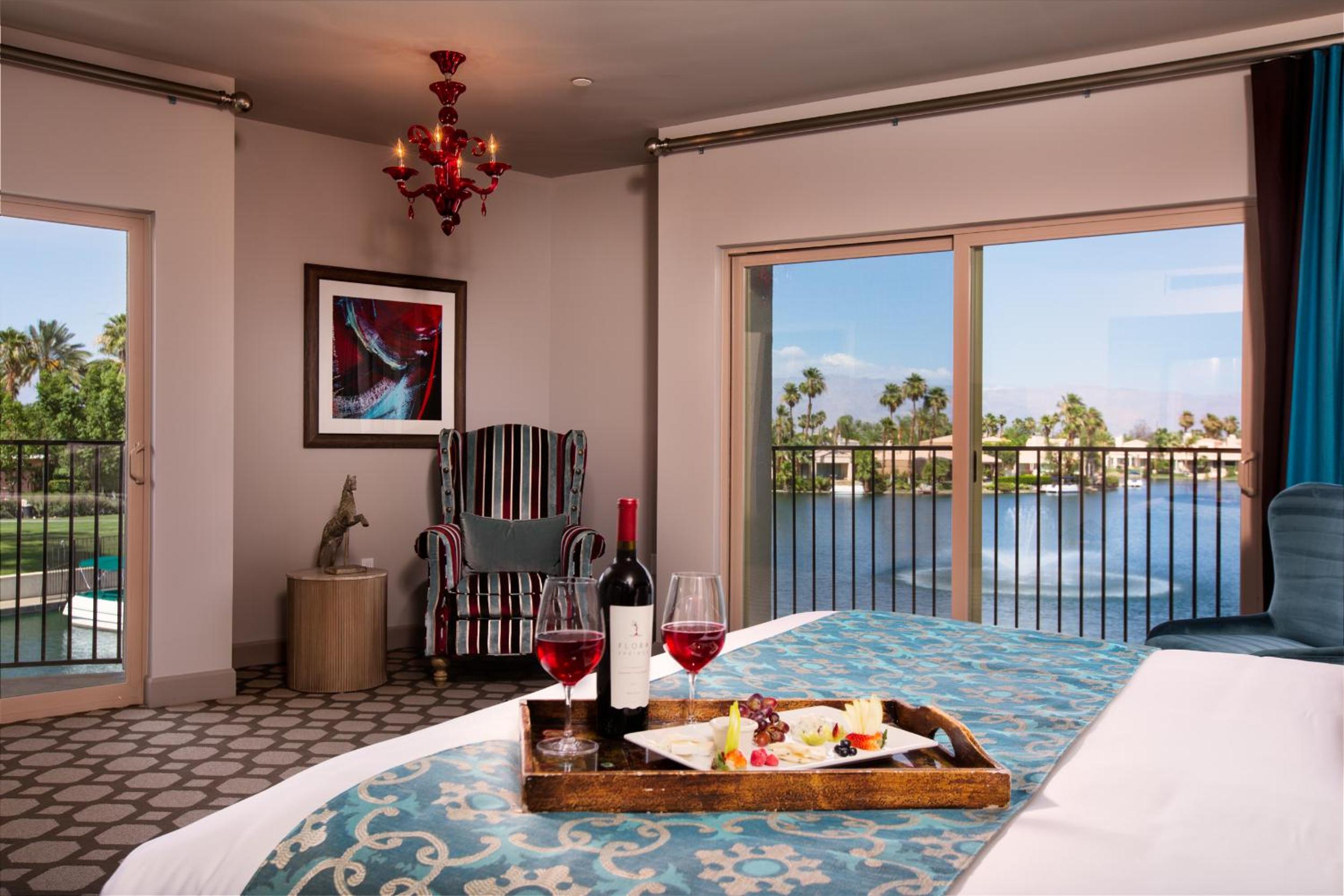 Deluxe Lake View Room - Photo 2