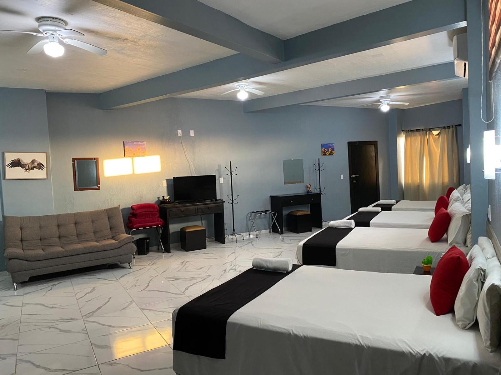 Deluxe Family Room