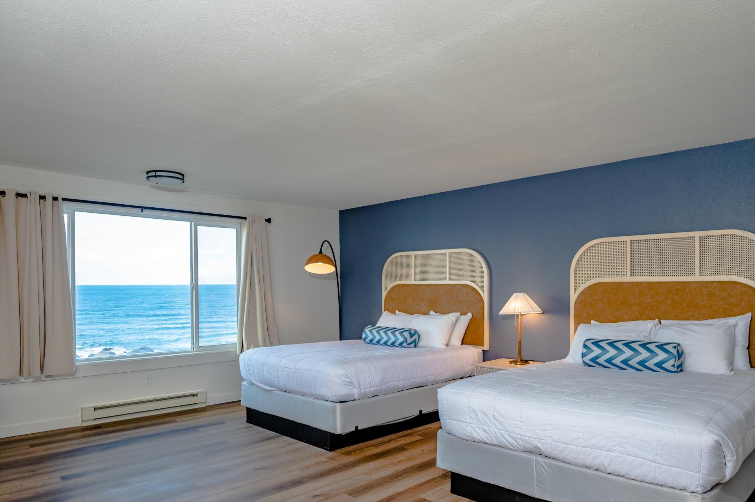 Queen Room with Two Queen Beds photo 1