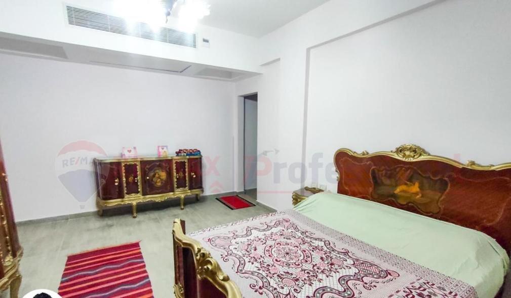 Villa - Photo 1