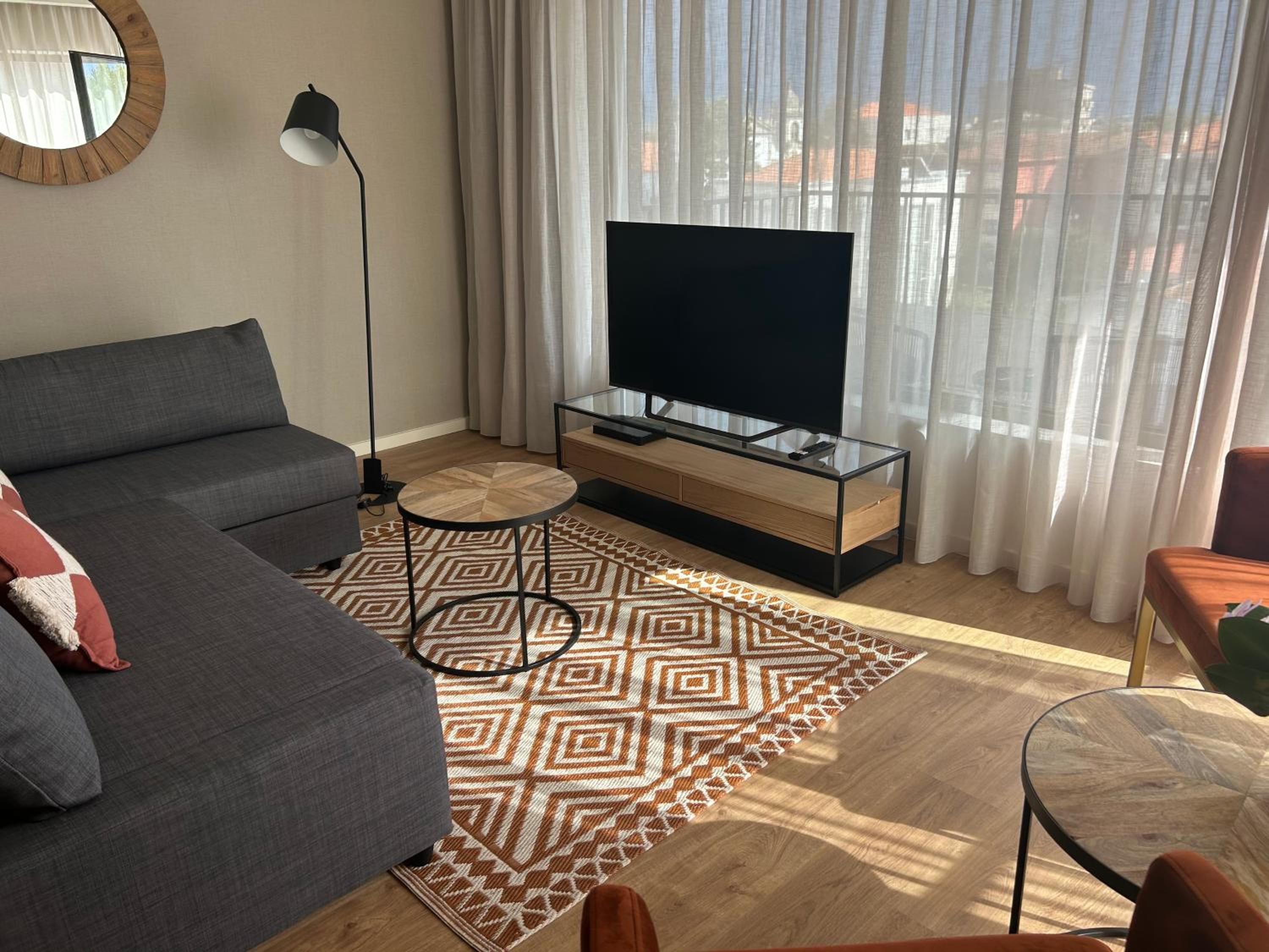 One-Bedroom Apartment photo 1