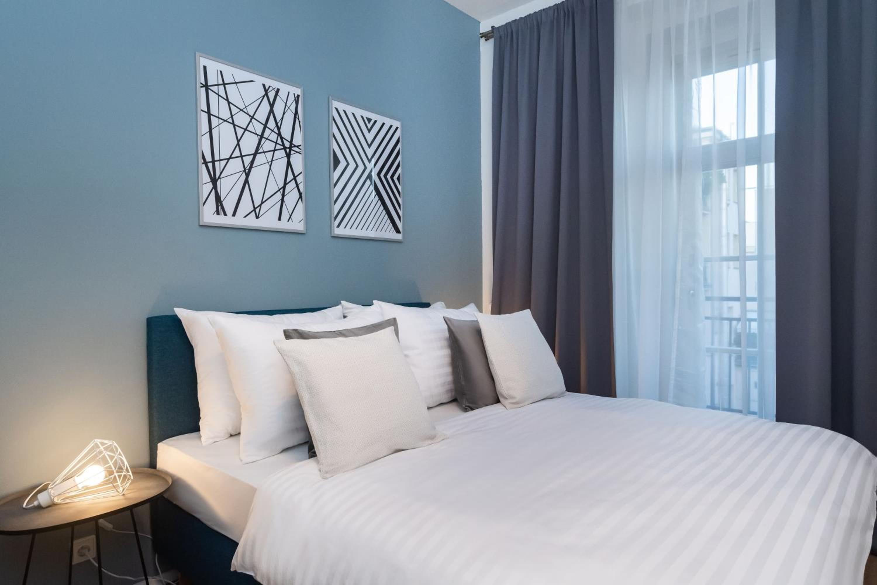 Deluxe One Bedroom Apartment with Balcony