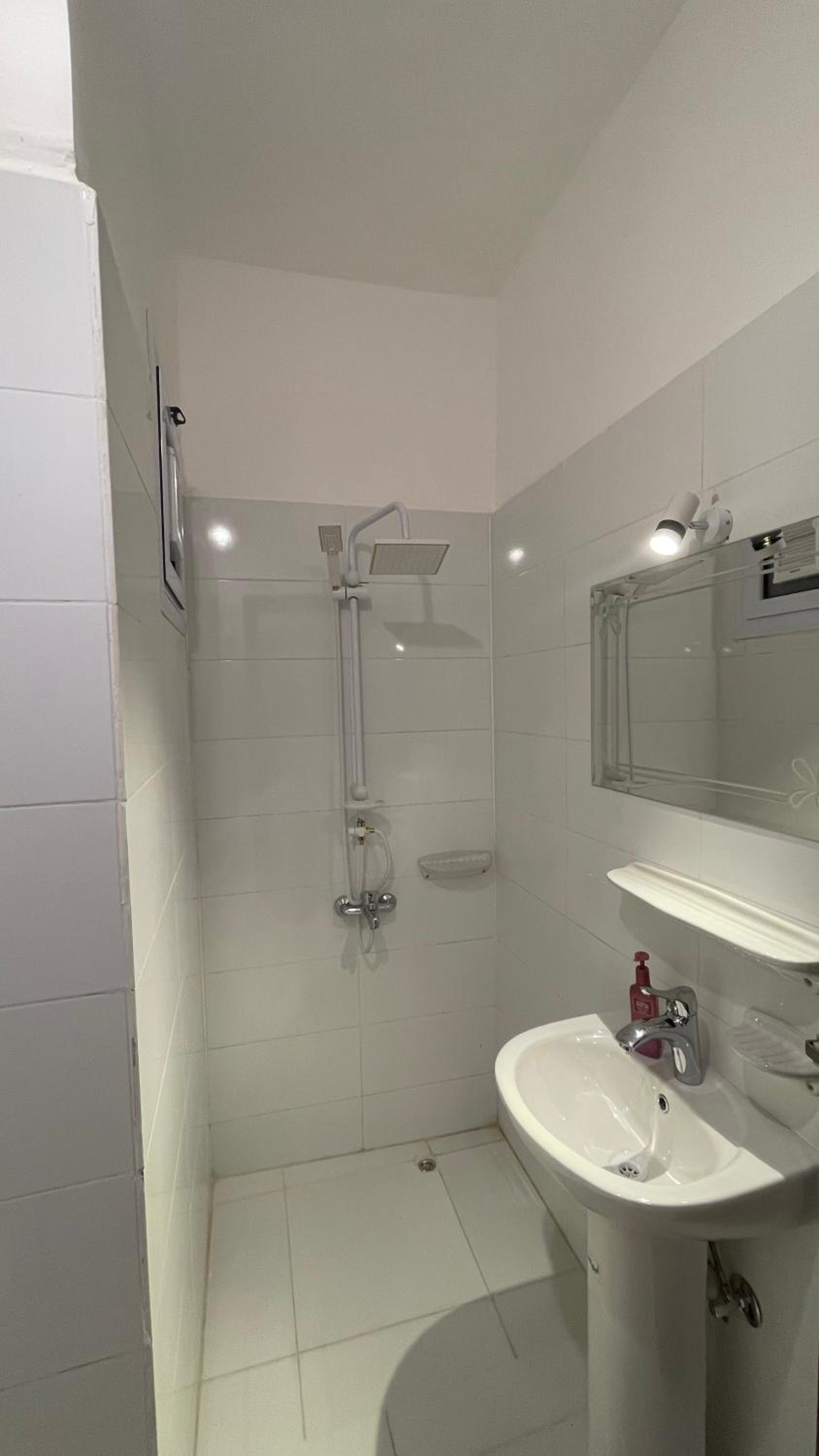 Double Room with Private Bathroom - Photo 7