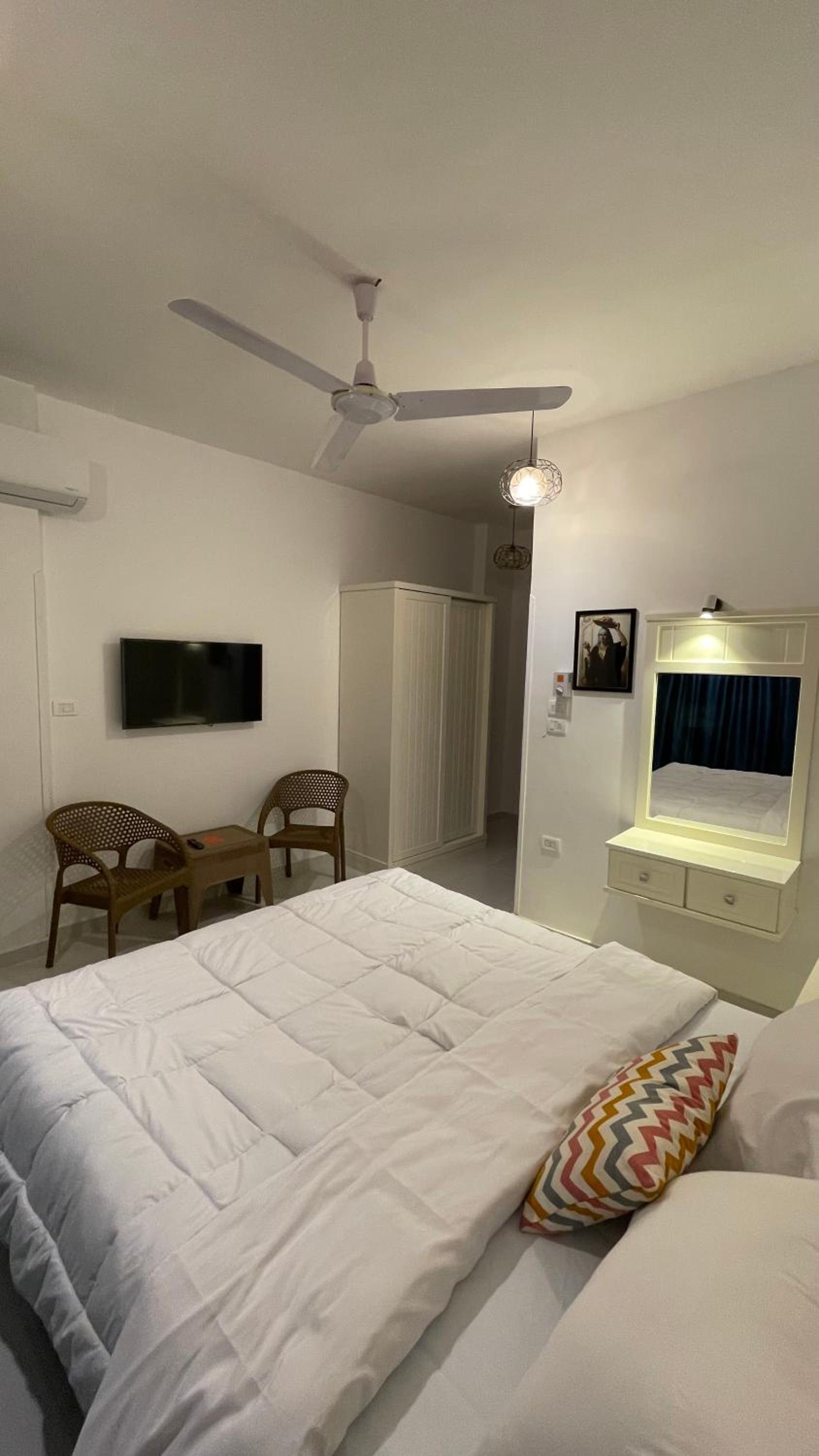 Double Room with Private Bathroom - Photo 8
