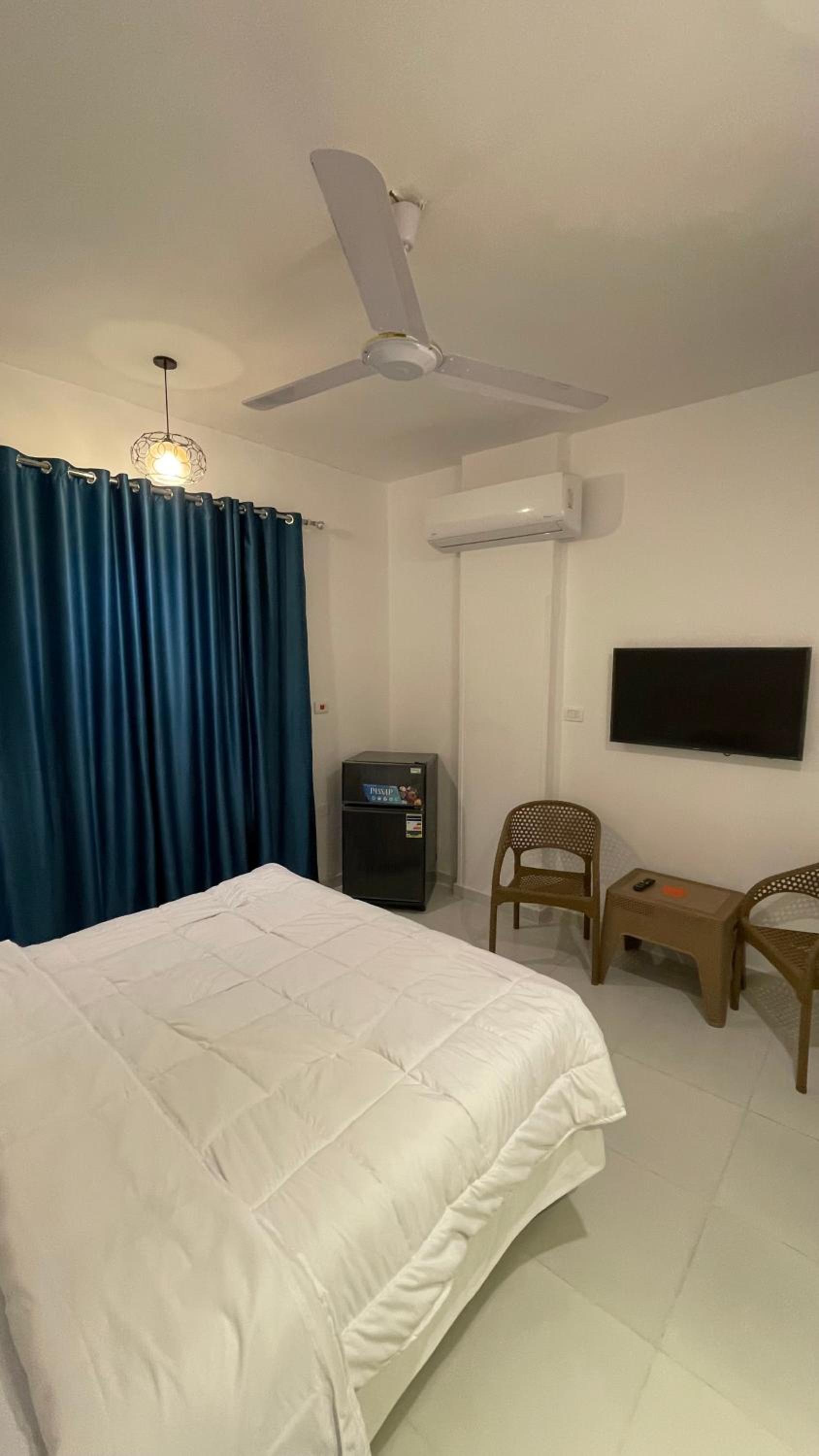 Double Room with Private Bathroom - Photo 9