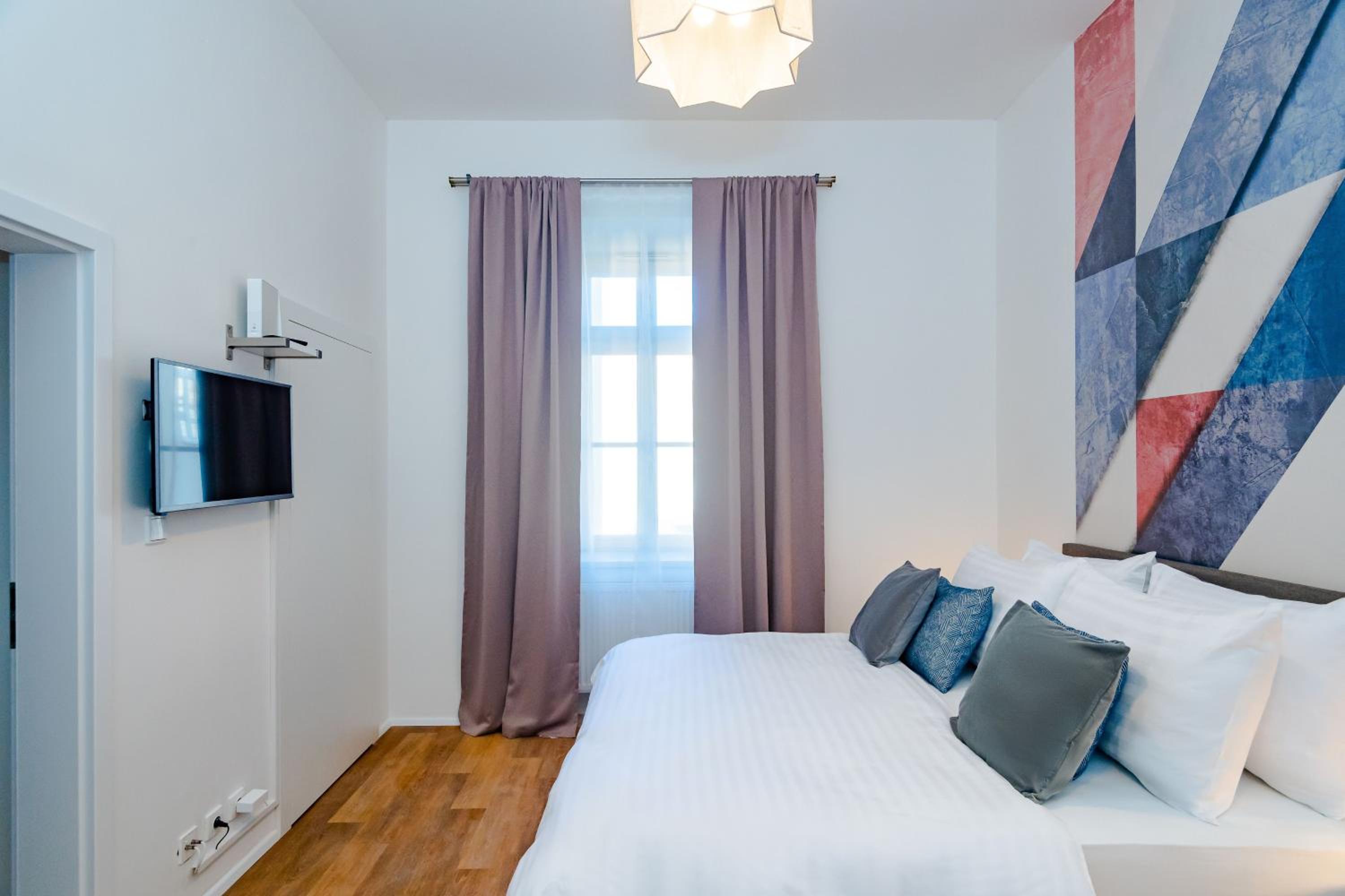 Deluxe Studio (2 adults)