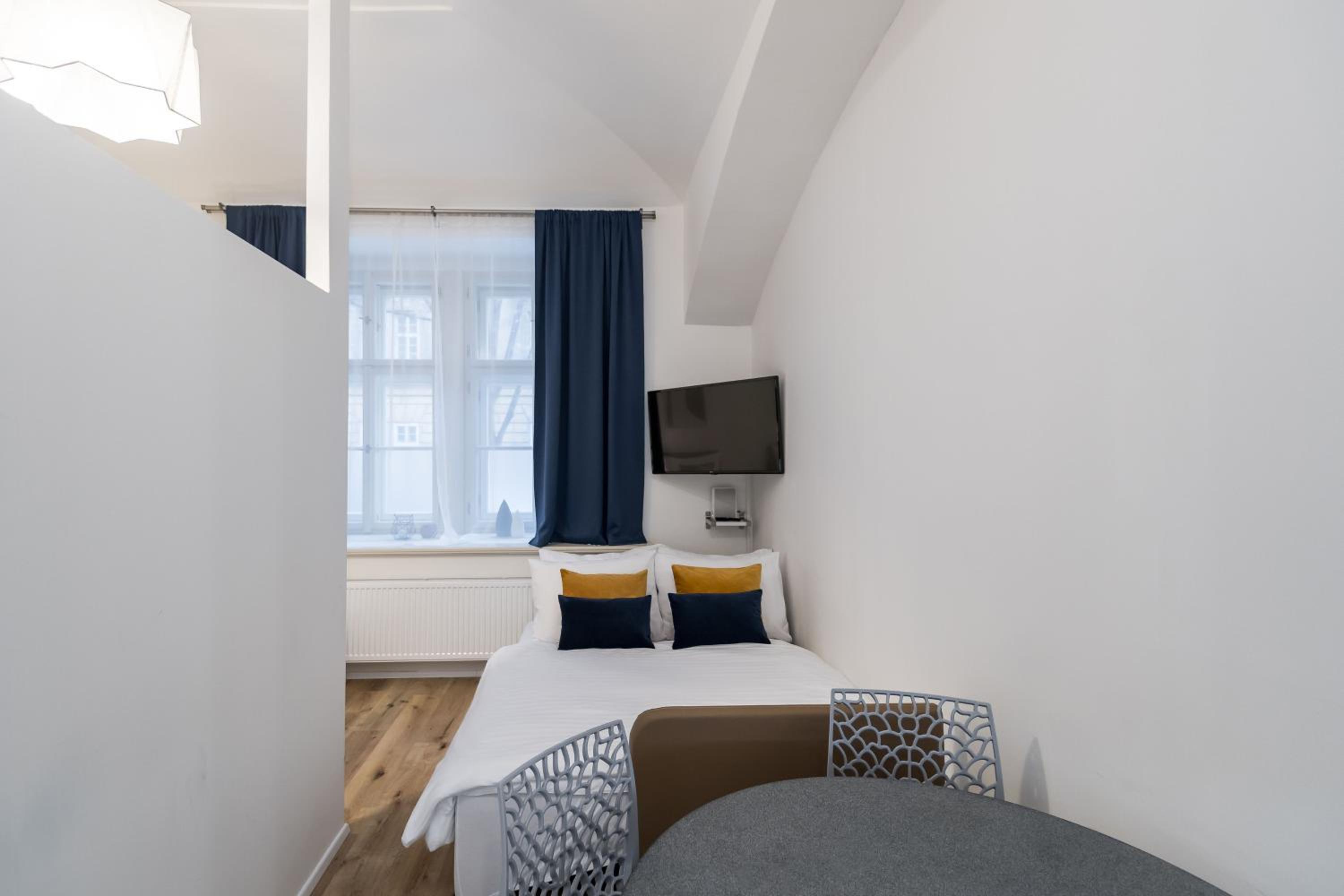 Superior Apartment thumbnail 6