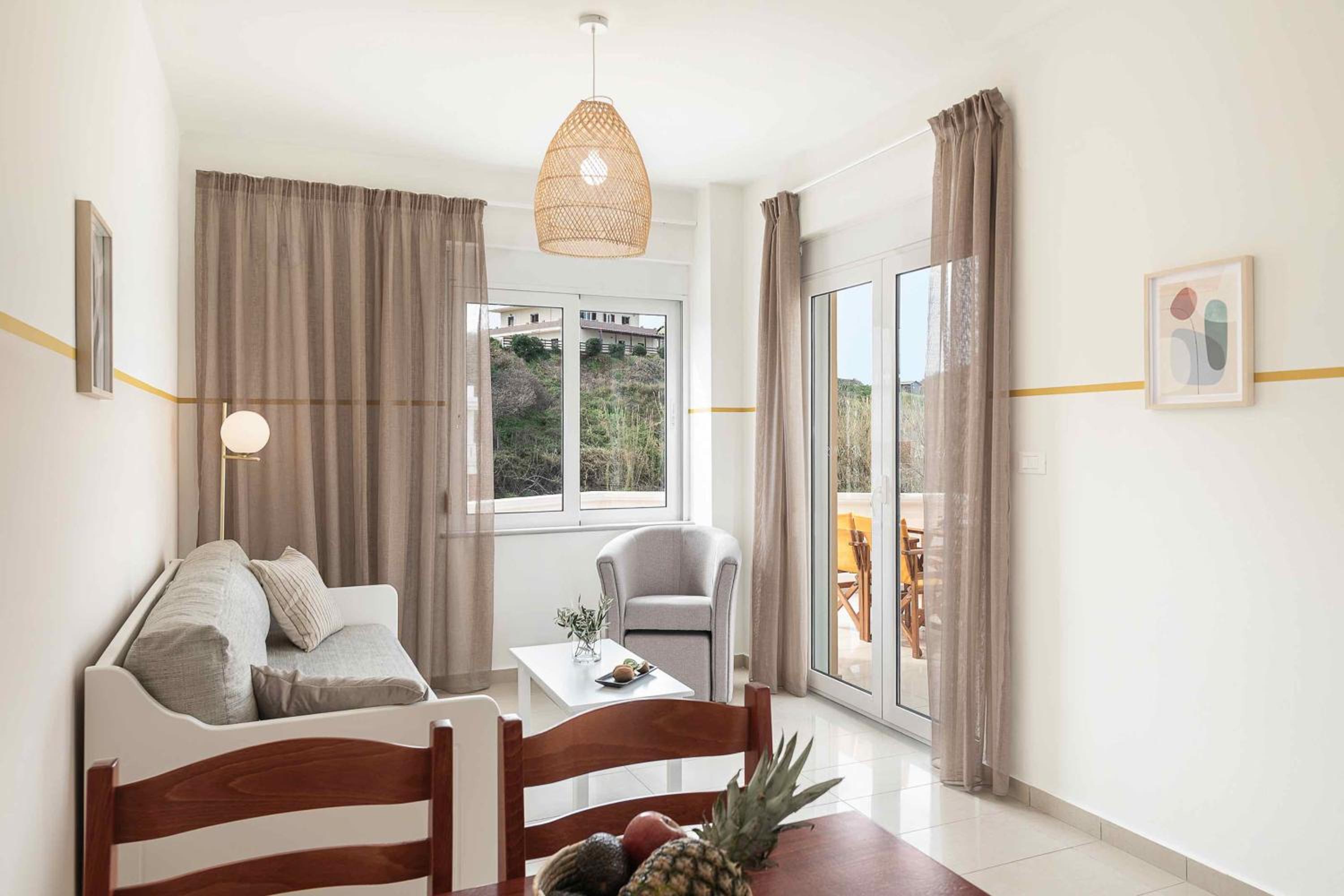 Deluxe Suite - Photo 19