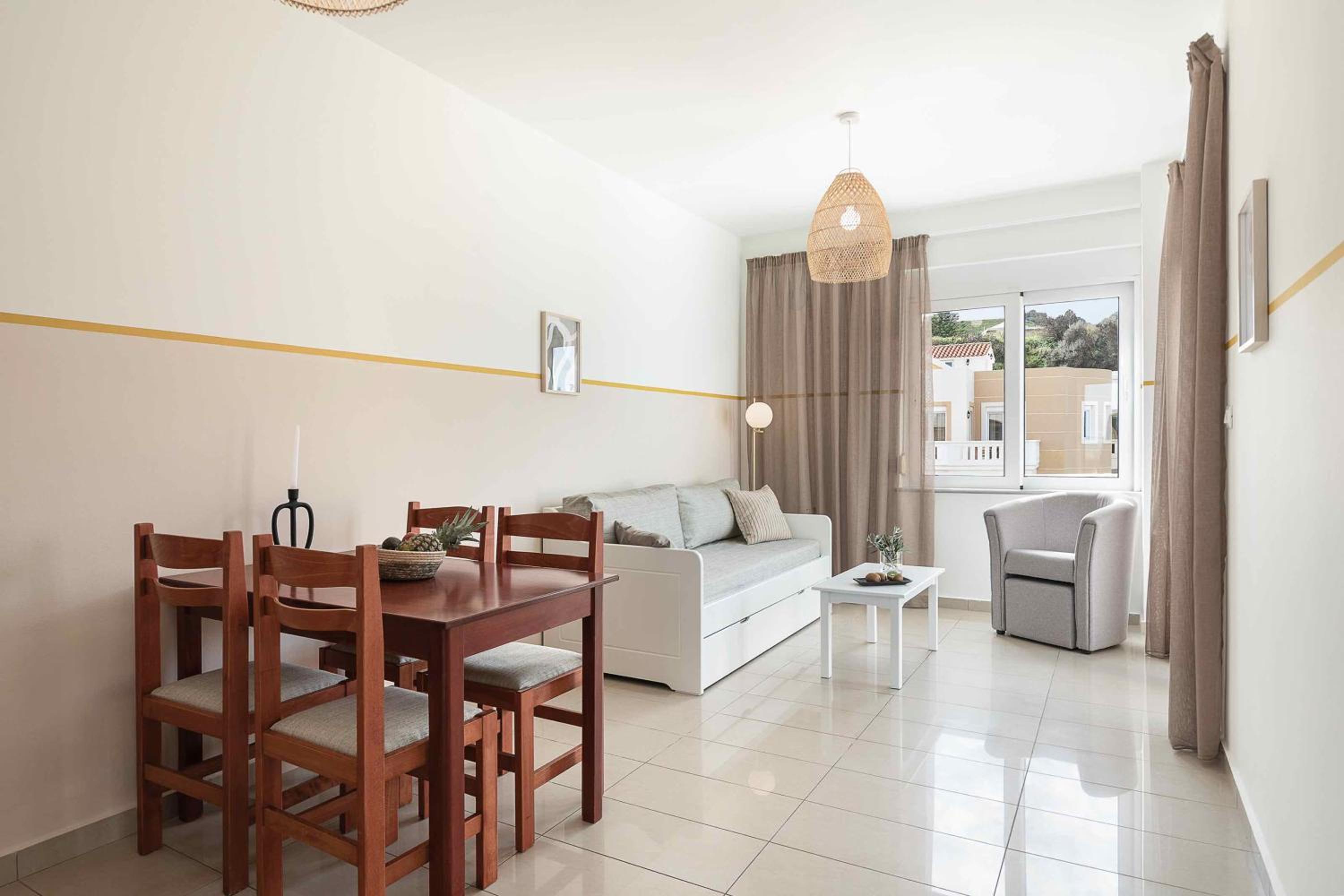 Deluxe Suite - Photo 2
