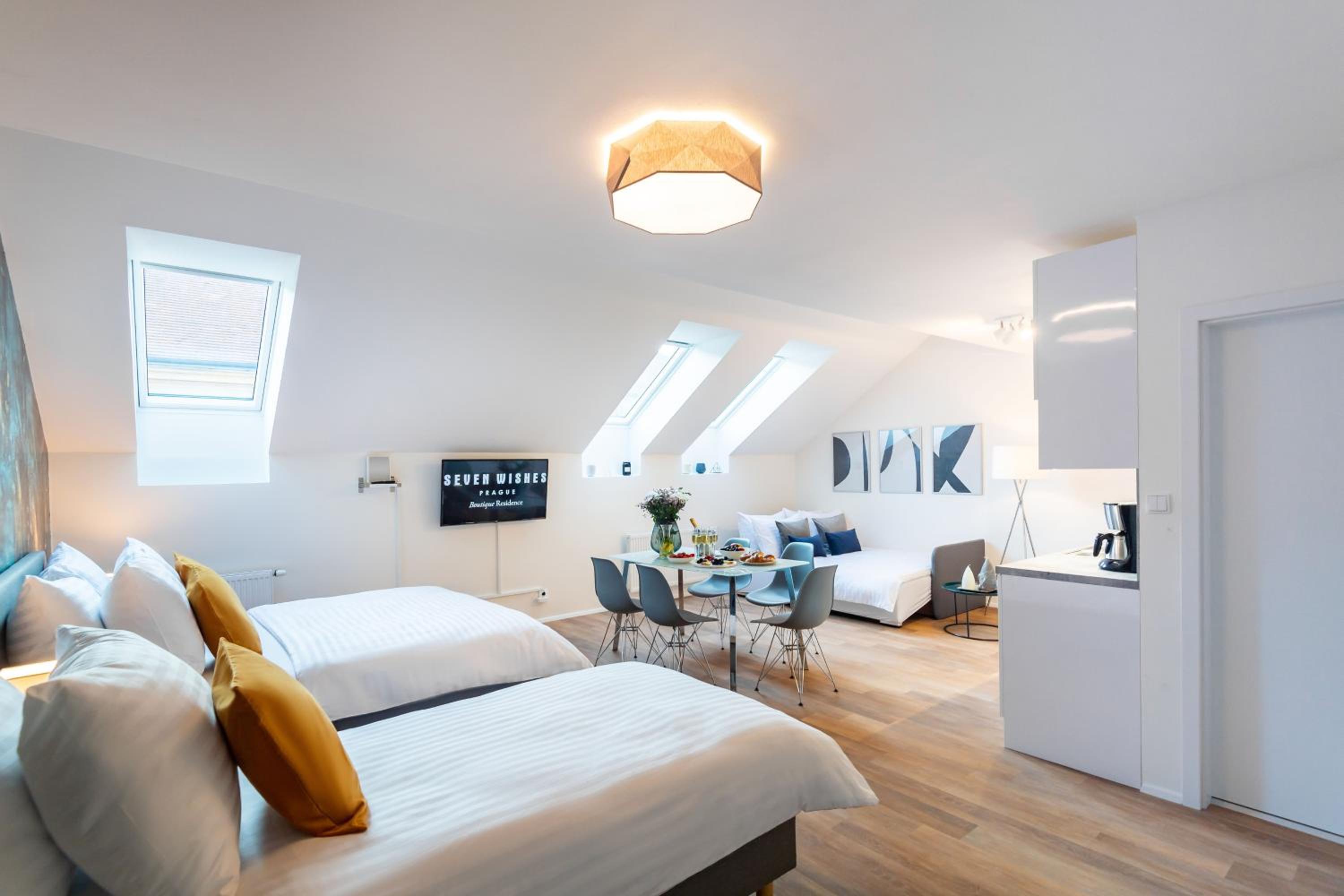 Luxury Apartment Attic thumbnail 6