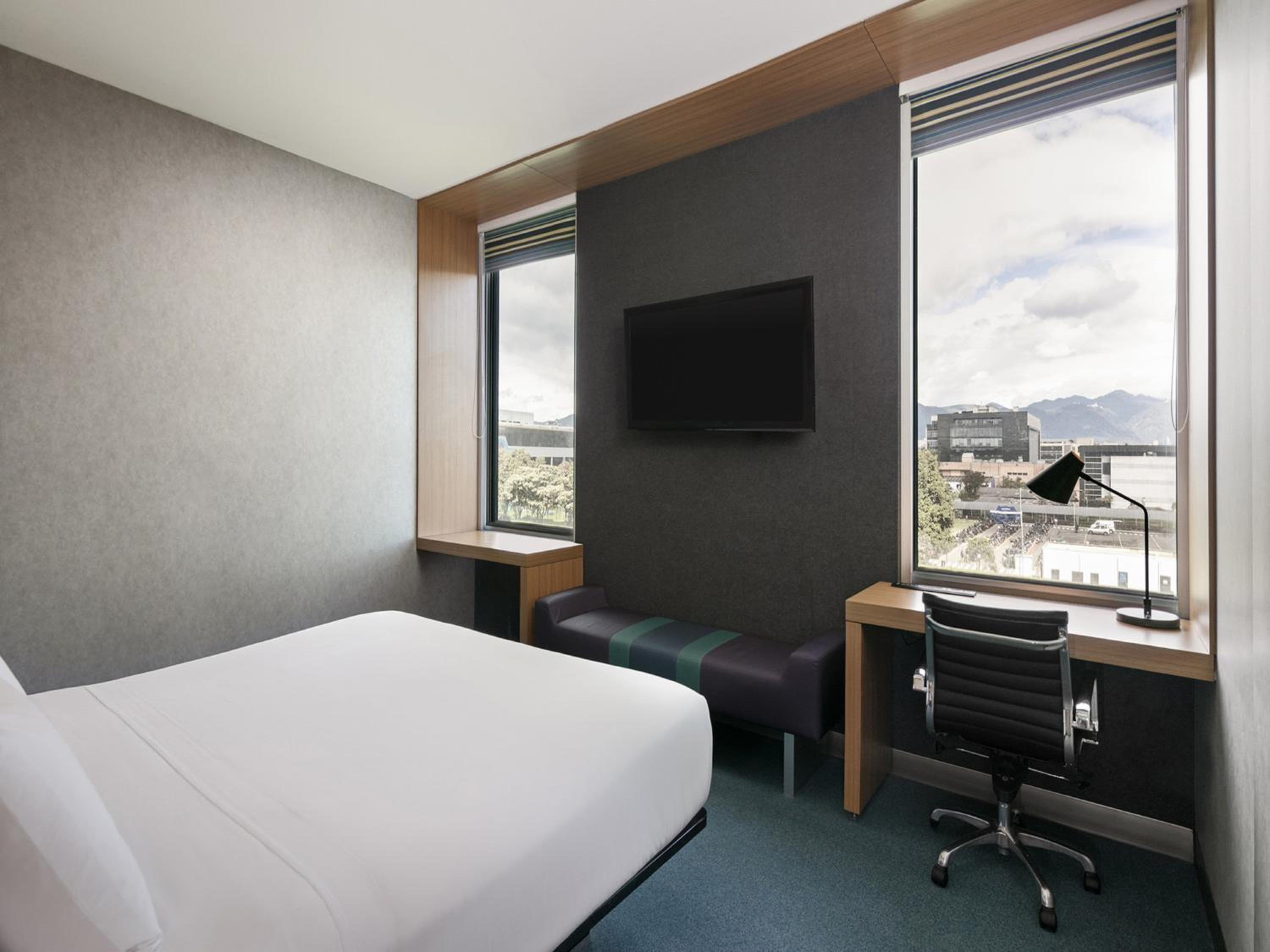 Aloft Guest Room, Guest room, 1 King - Photo 4