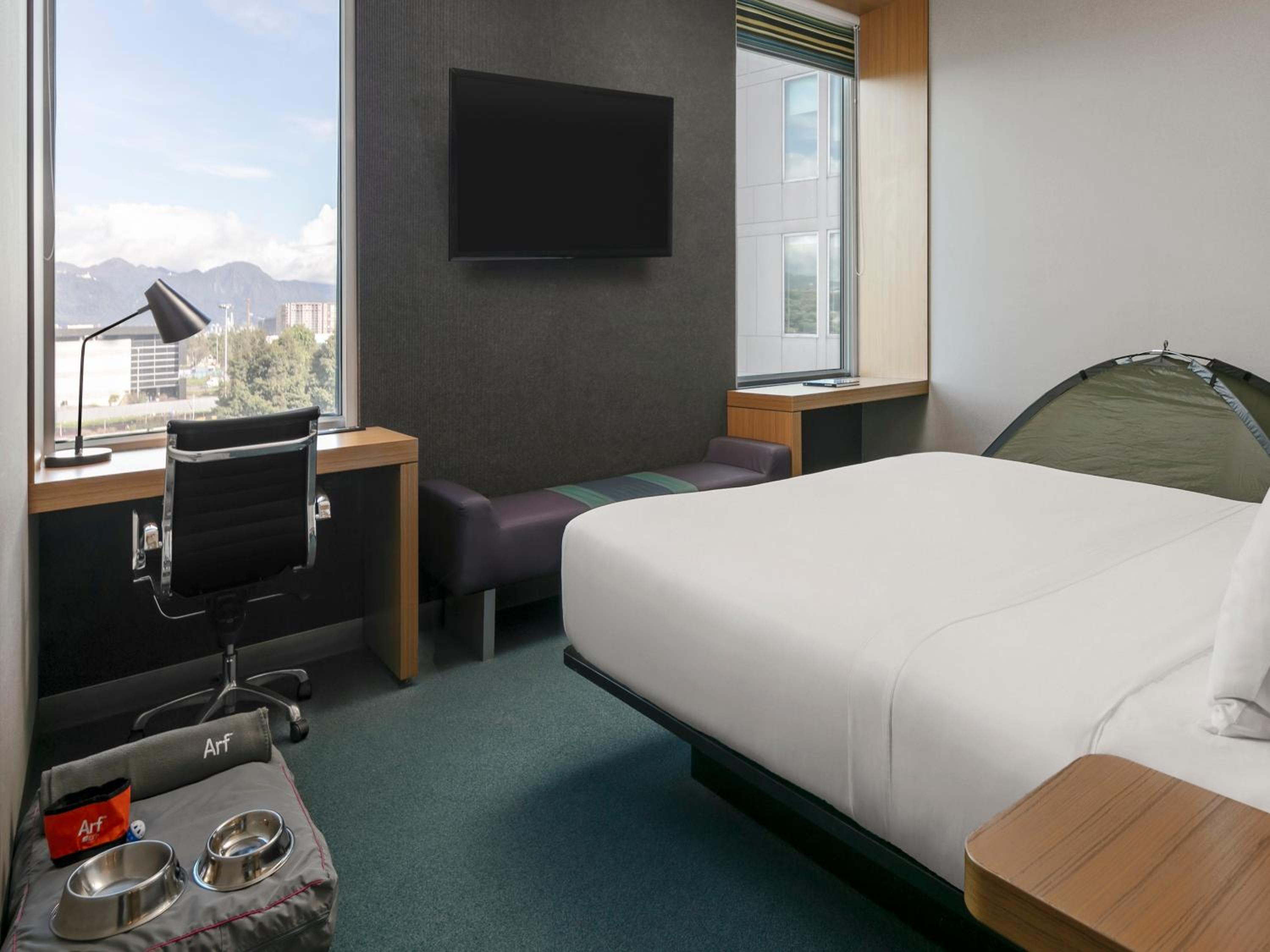 Aloft Guest Room, Guest room, 1 King - Photo 3