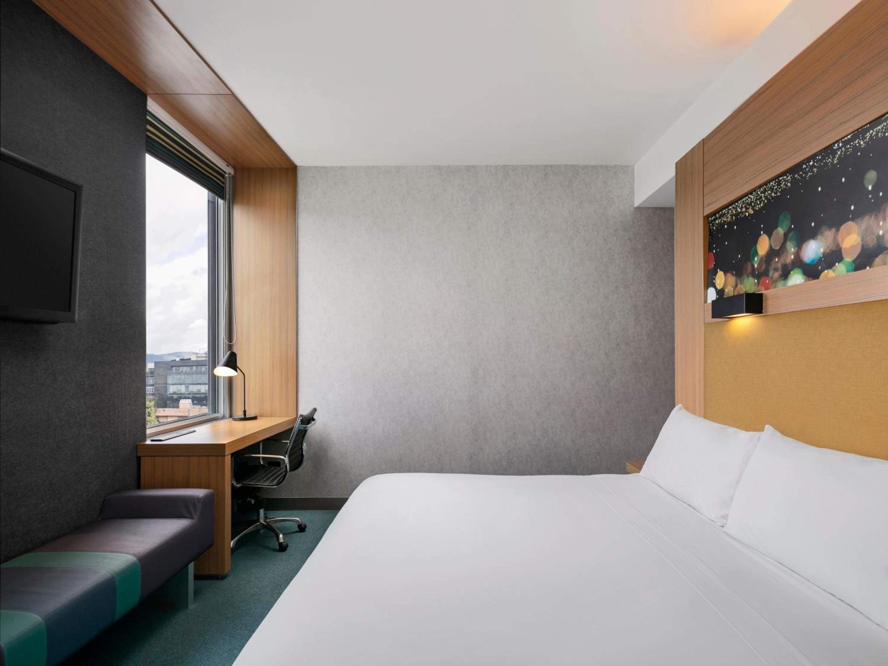 Aloft Guest Room, Guest room, 1 King - Photo 13