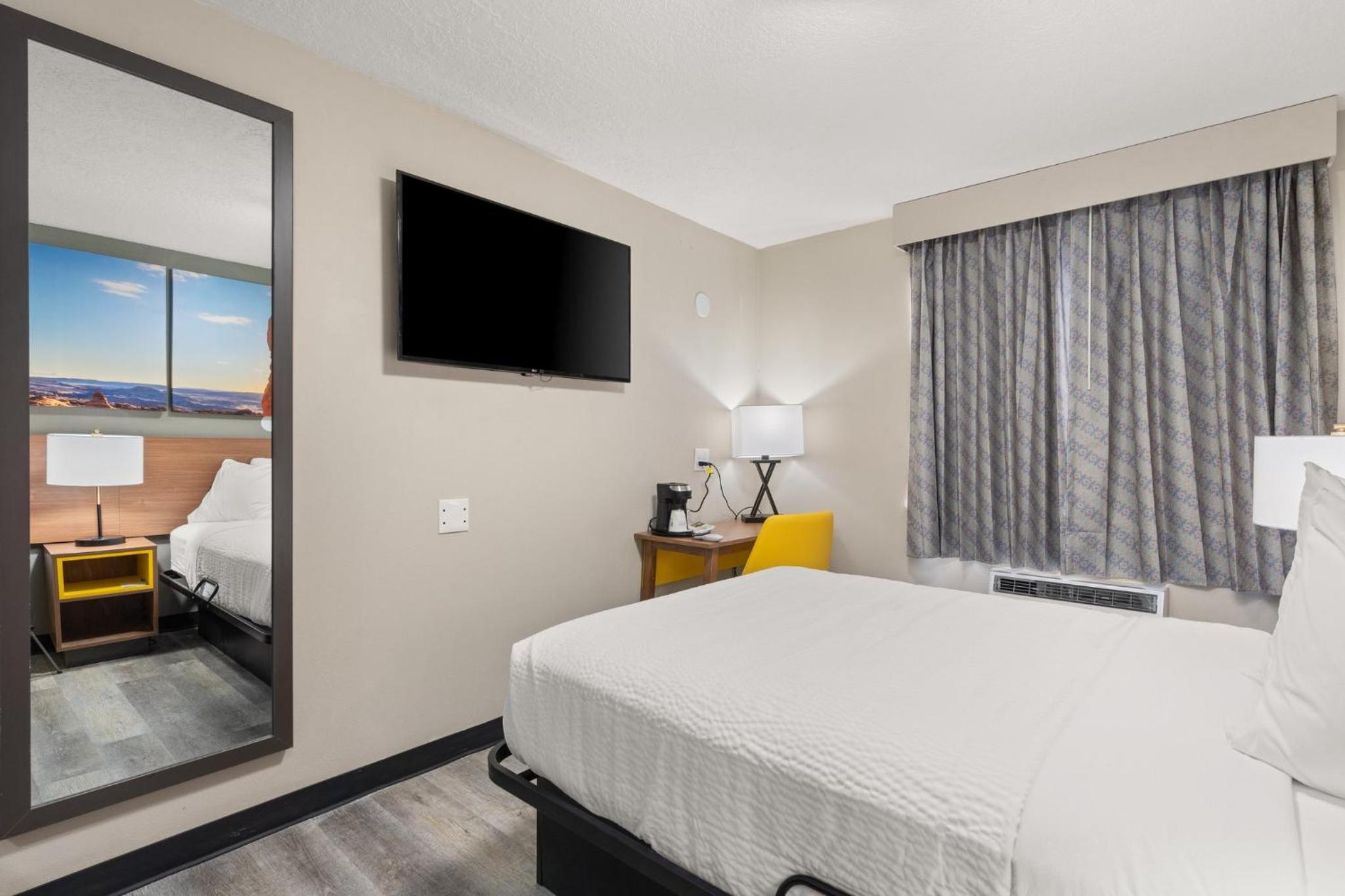 Double Room - Non-Smoking - Photo 3