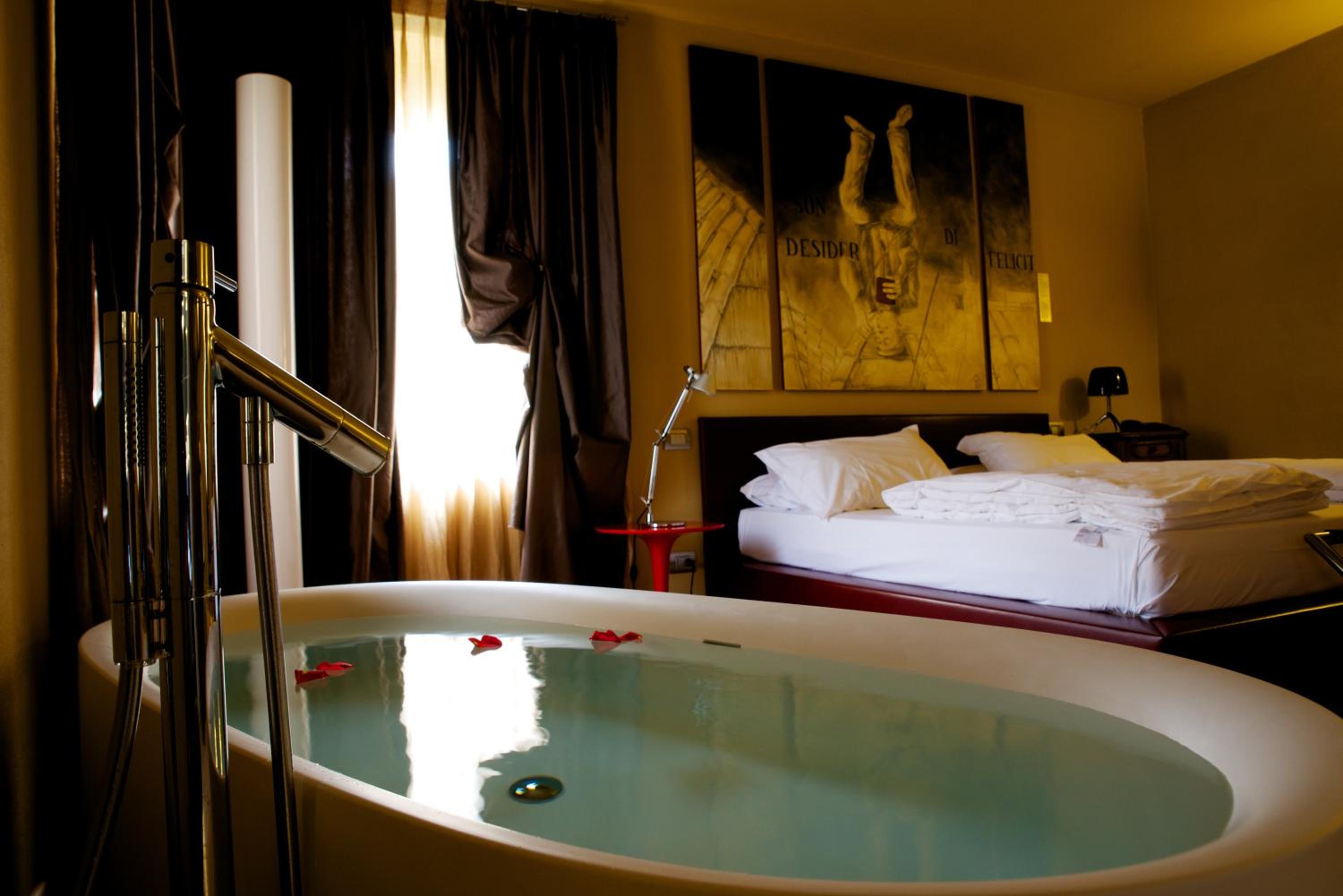 Suite with City View photo 3