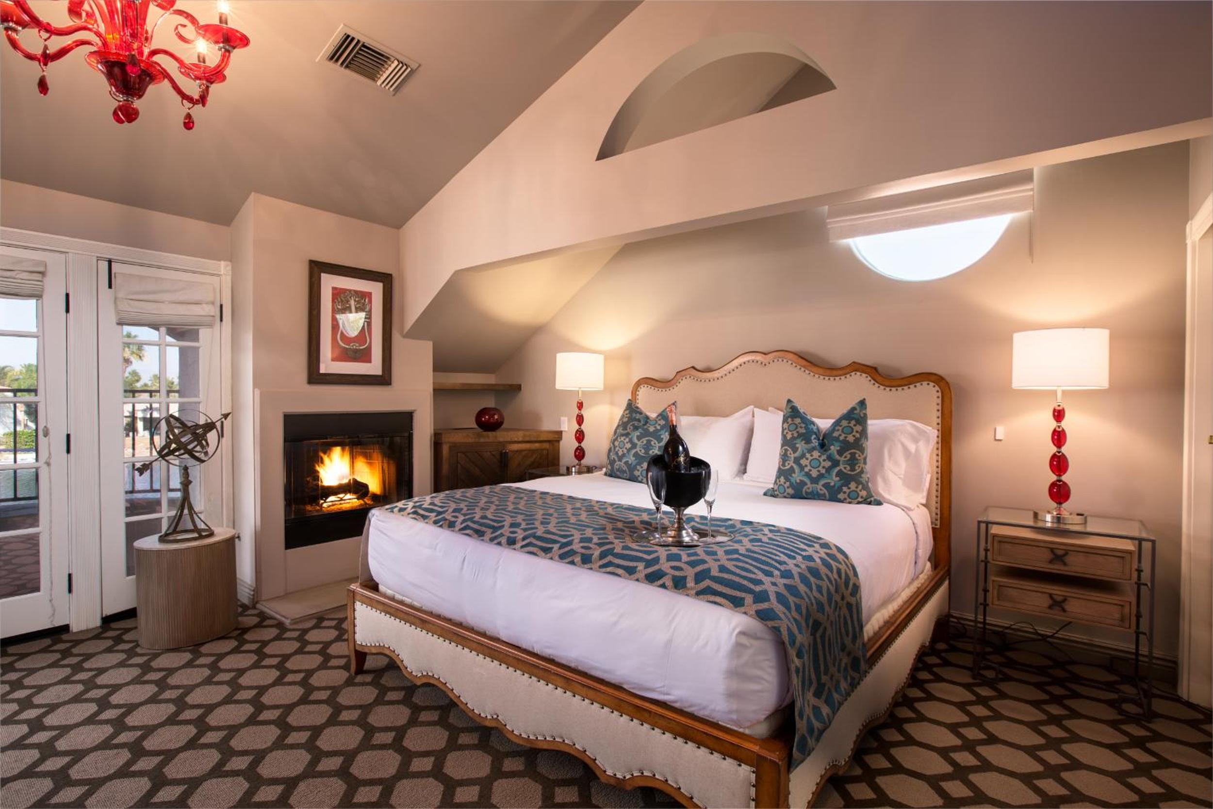 Superior Lake View Room - Photo 1